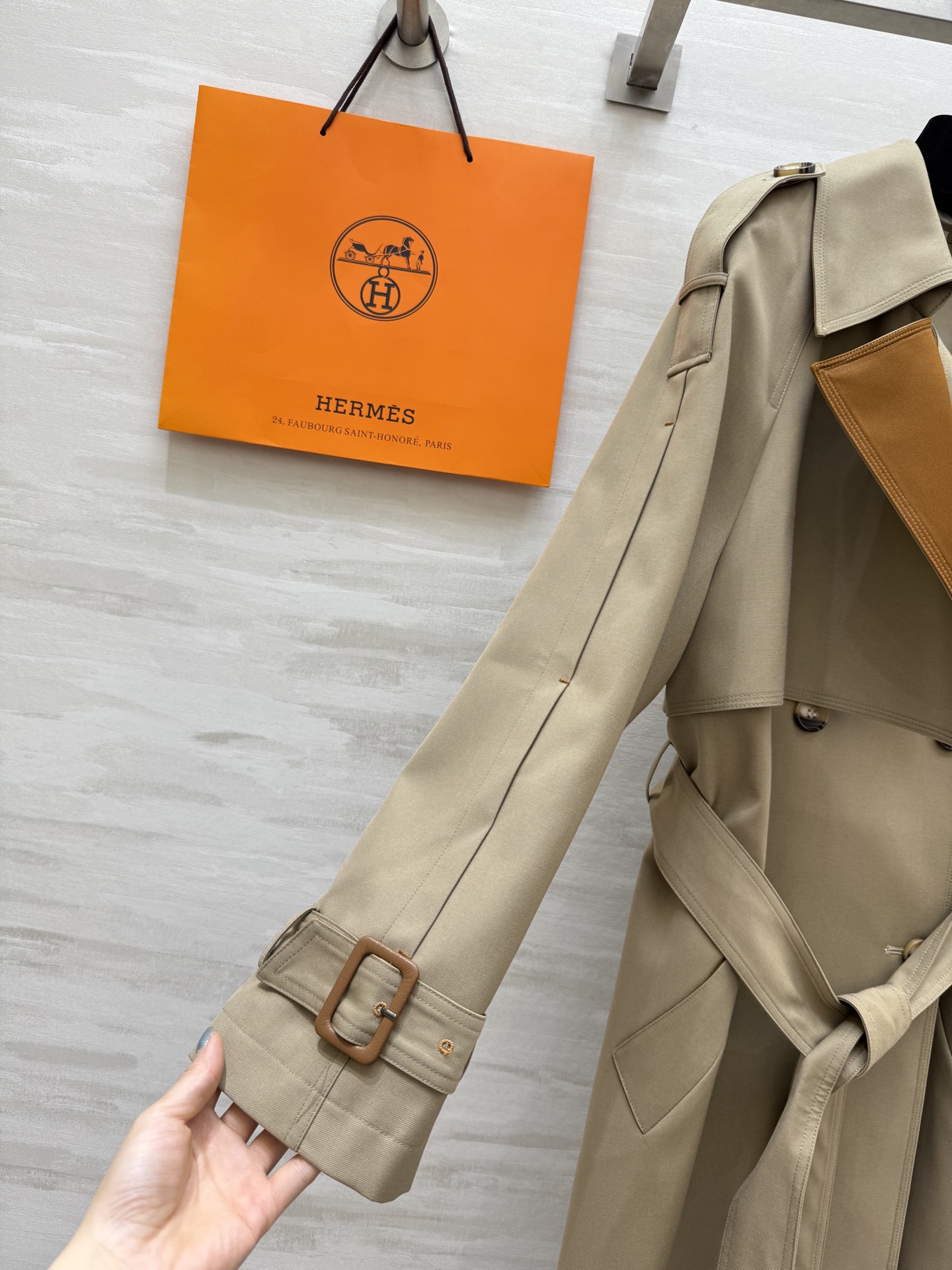 #Herme♡²⁵早秋新款 撞色翻领长款风衣 高品质定制 现货首发size：S/M/L/XL（M码胸围：