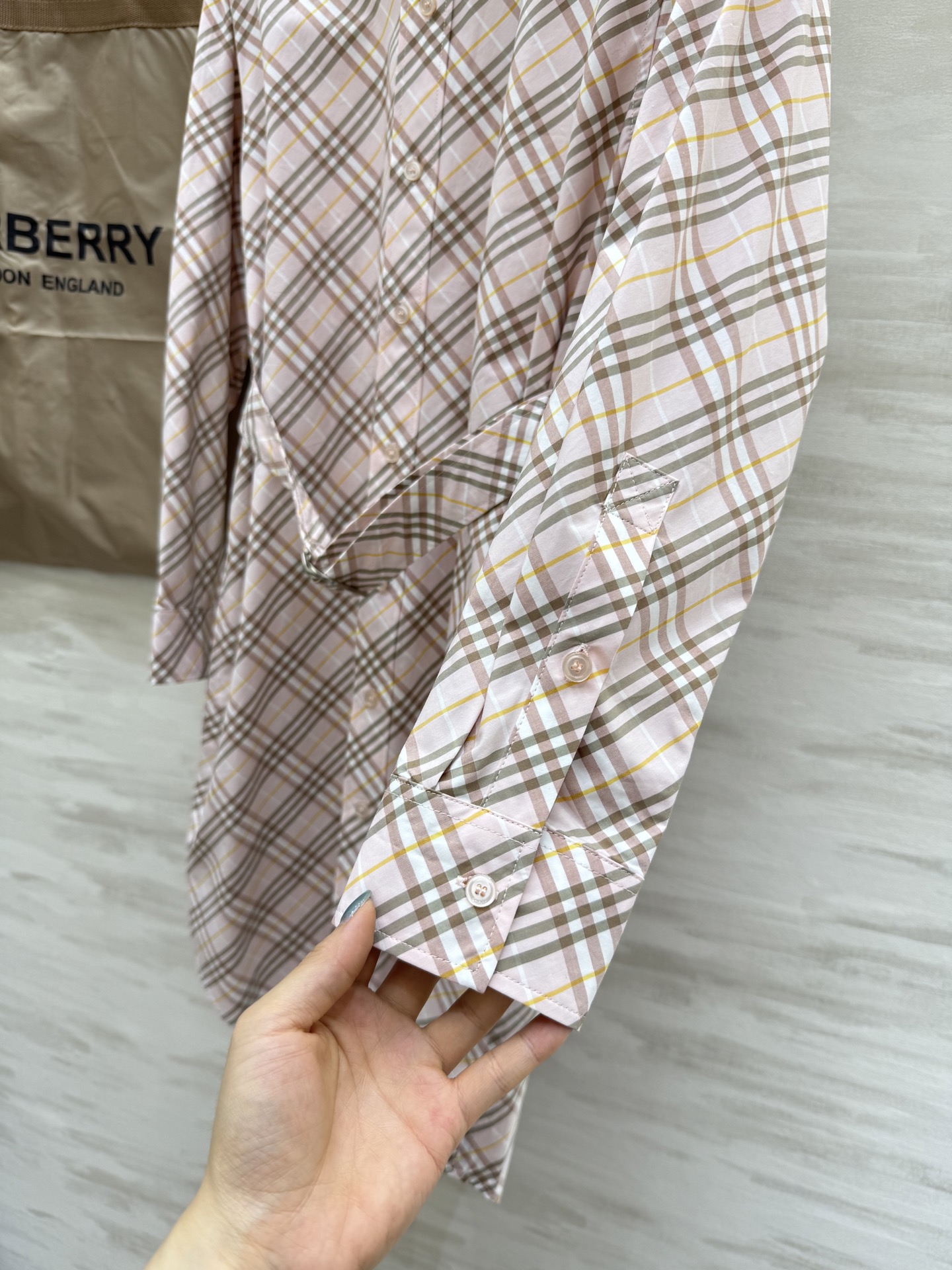 #Burberr♡²⁵新款对格纹斜格长袖翻领连衣裙 高品质定制 现货首发size：S/M/L/XL/XX
