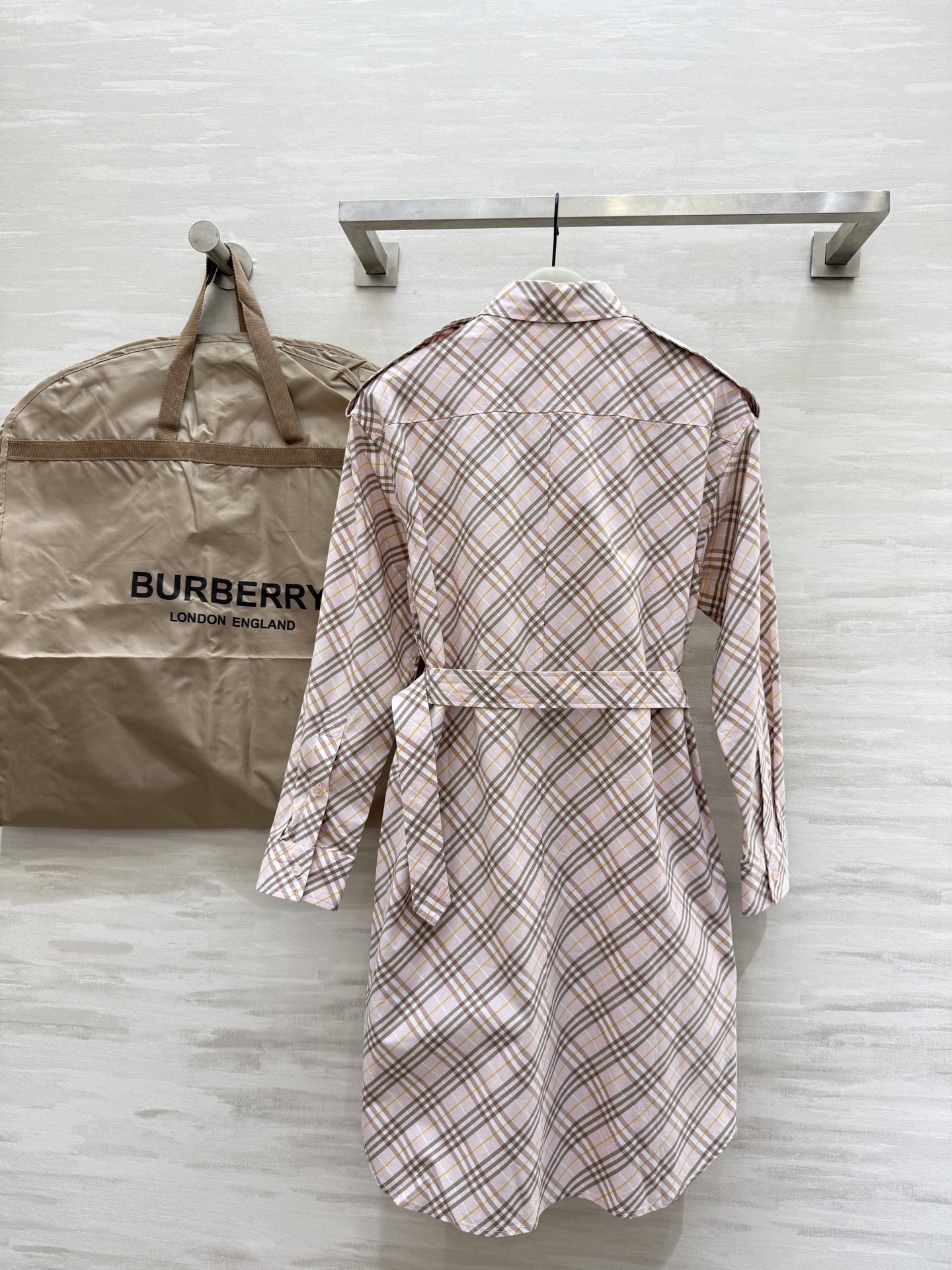 #Burberr♡²⁵新款对格纹斜格长袖翻领连衣裙 高品质定制 现货首发size：S/M/L/XL/XX