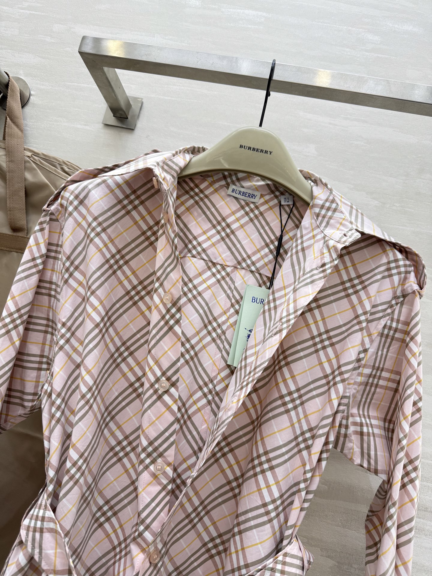 #Burberr♡²⁵新款对格纹斜格长袖翻领连衣裙 高品质定制 现货首发size：S/M/L/XL/XX