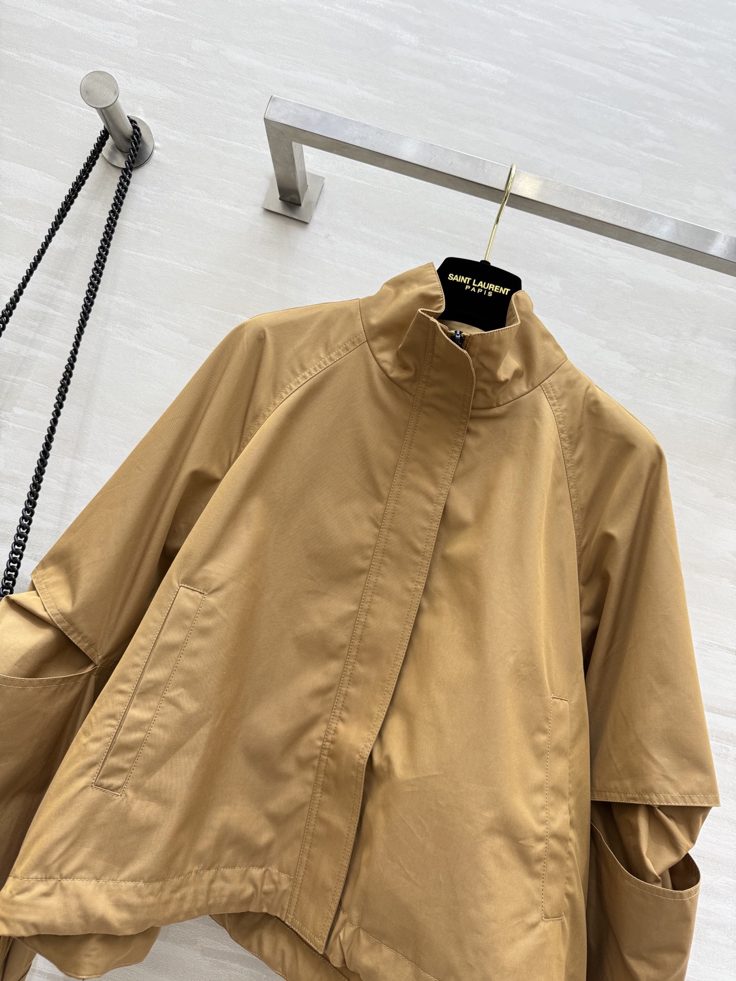 #Loew♡²⁵早秋新款 双抽绳立领冲锋衣外套 高品质定制 现货首发size：S/M/L/XL（M码胸围