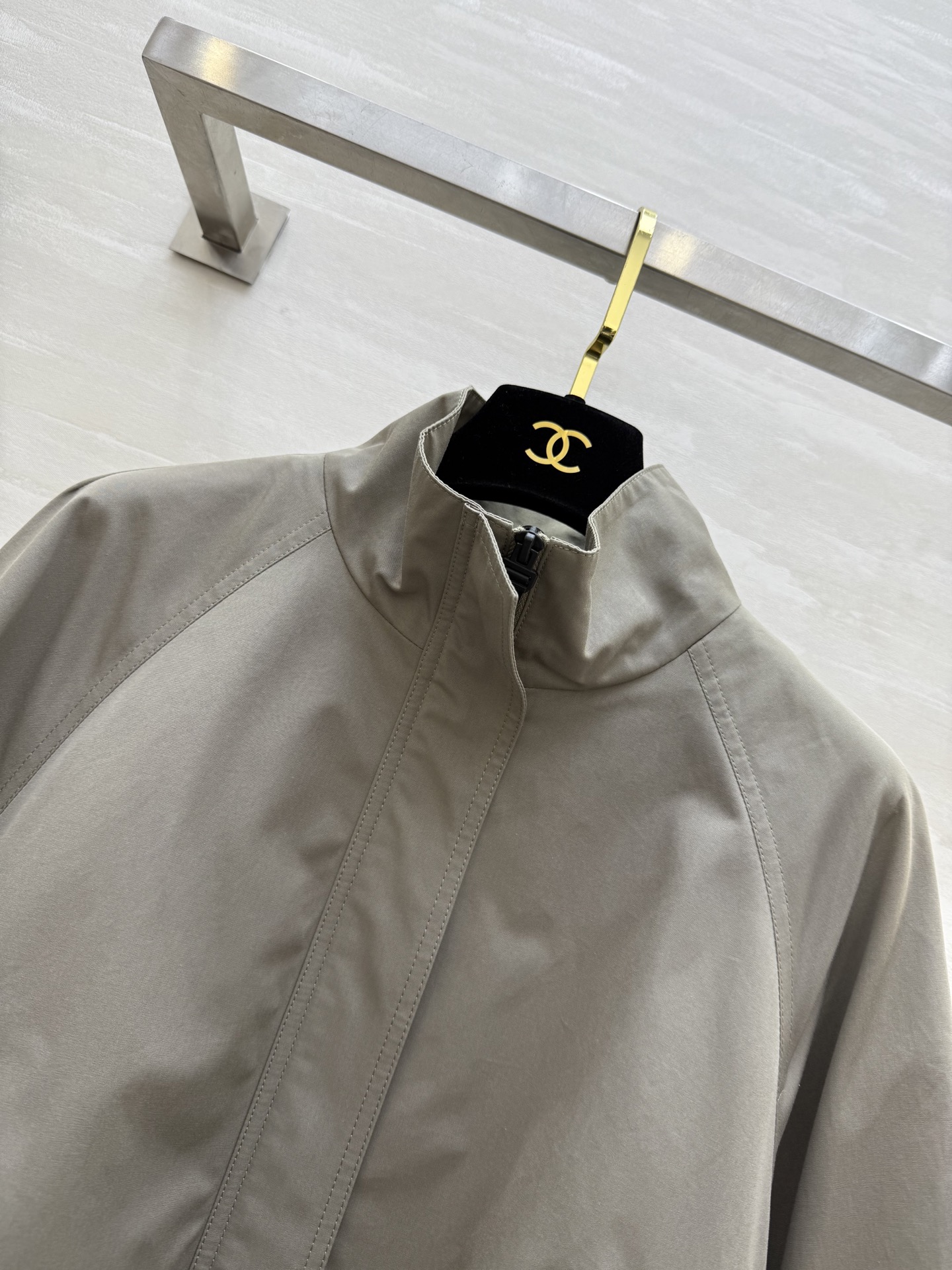 #Loew♡²⁵早秋新款 双抽绳立领冲锋衣外套 高品质定制 现货首发size：S/M/L/XL（M码胸围