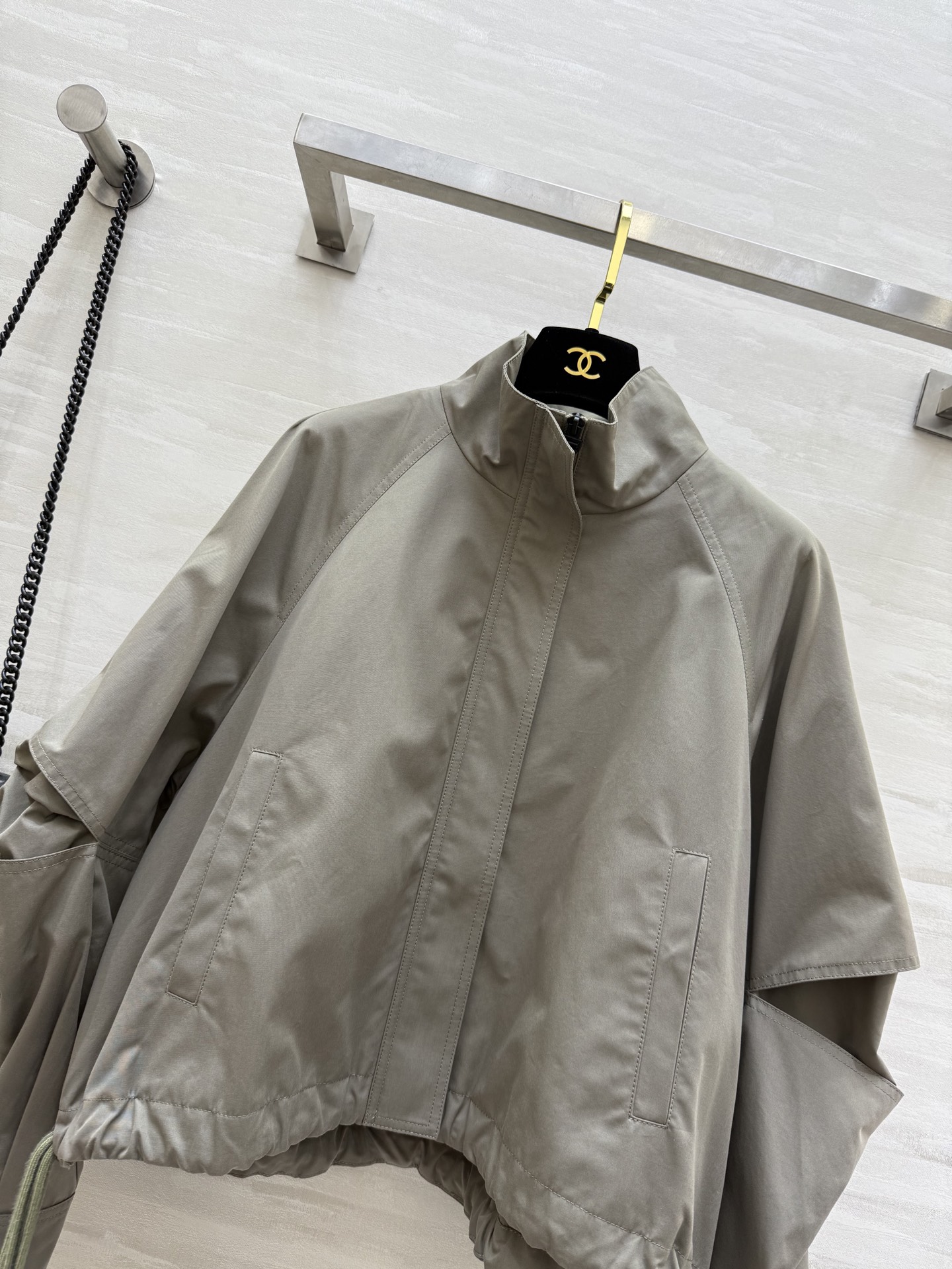 #Loew♡²⁵早秋新款 双抽绳立领冲锋衣外套 高品质定制 现货首发size：S/M/L/XL（M码胸围