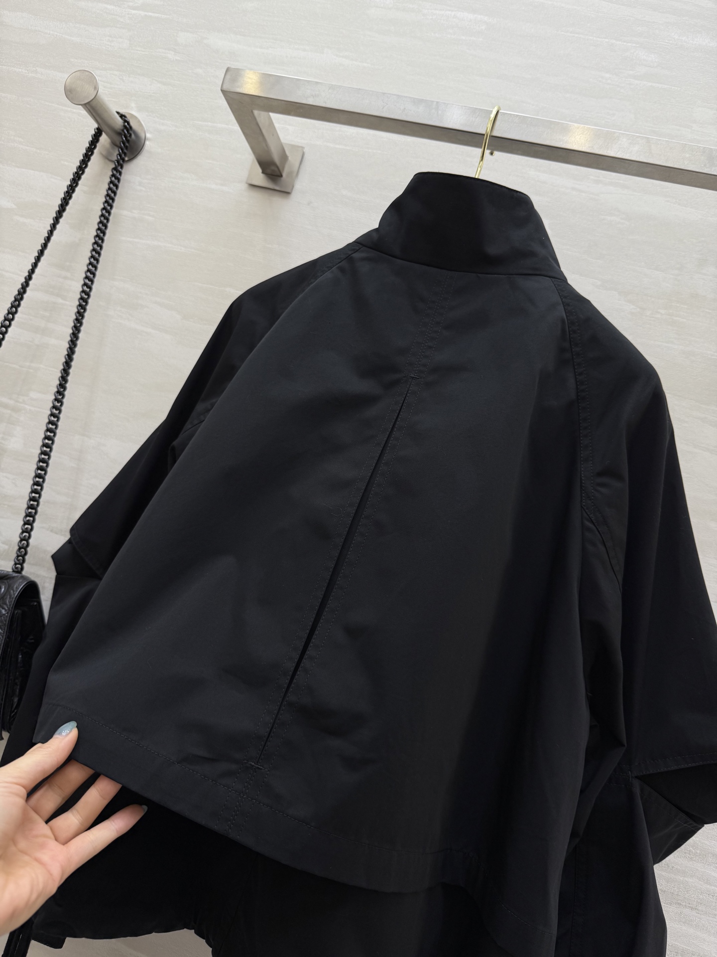 #Loew♡²⁵早秋新款 双抽绳立领冲锋衣外套 高品质定制 现货首发size：S/M/L/XL（M码胸围