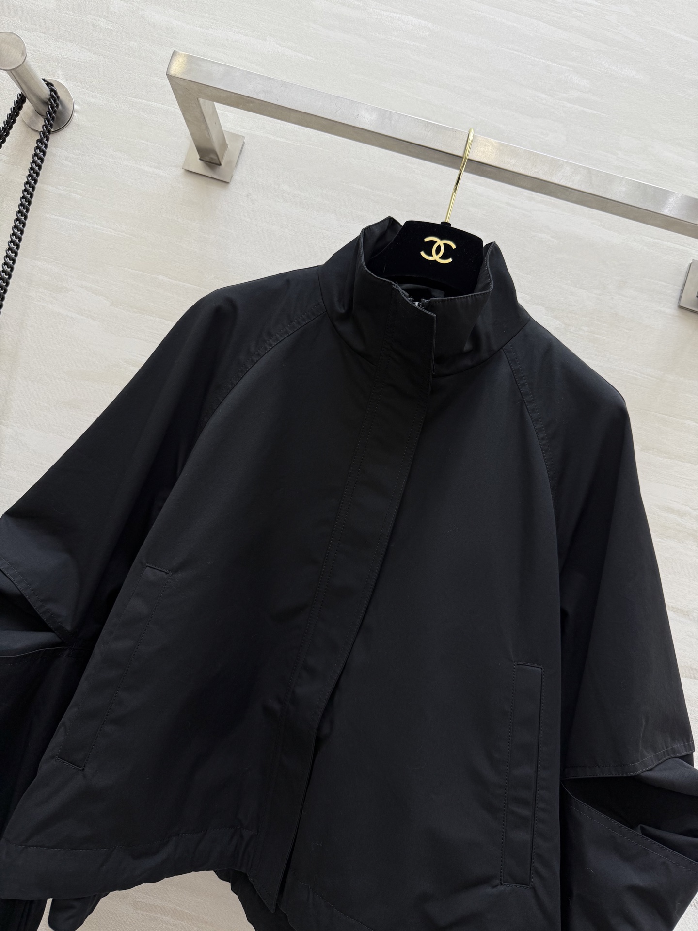 #Loew♡²⁵早秋新款 双抽绳立领冲锋衣外套 高品质定制 现货首发size：S/M/L/XL（M码胸围