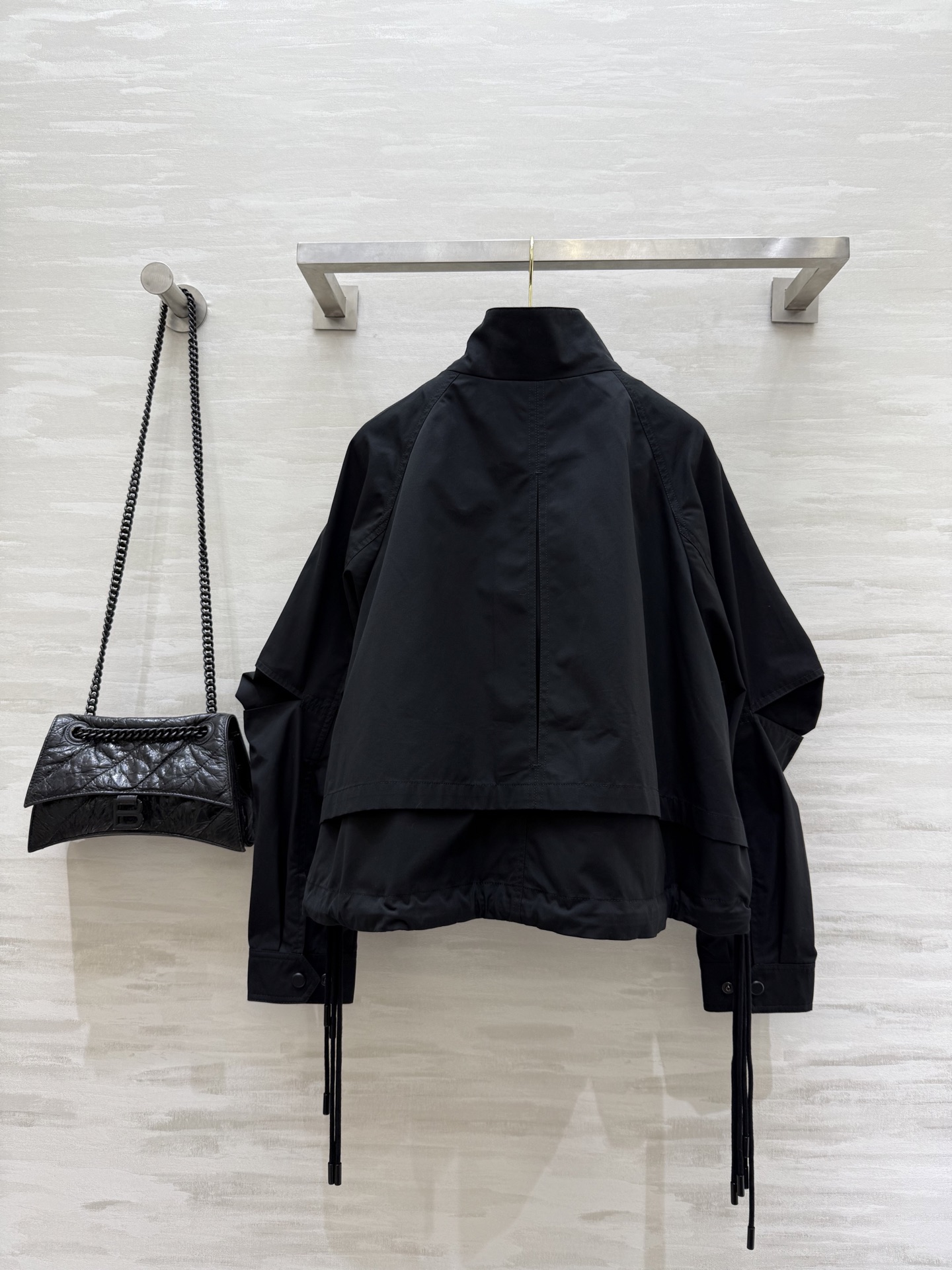 #Loew♡²⁵早秋新款 双抽绳立领冲锋衣外套 高品质定制 现货首发size：S/M/L/XL（M码胸围