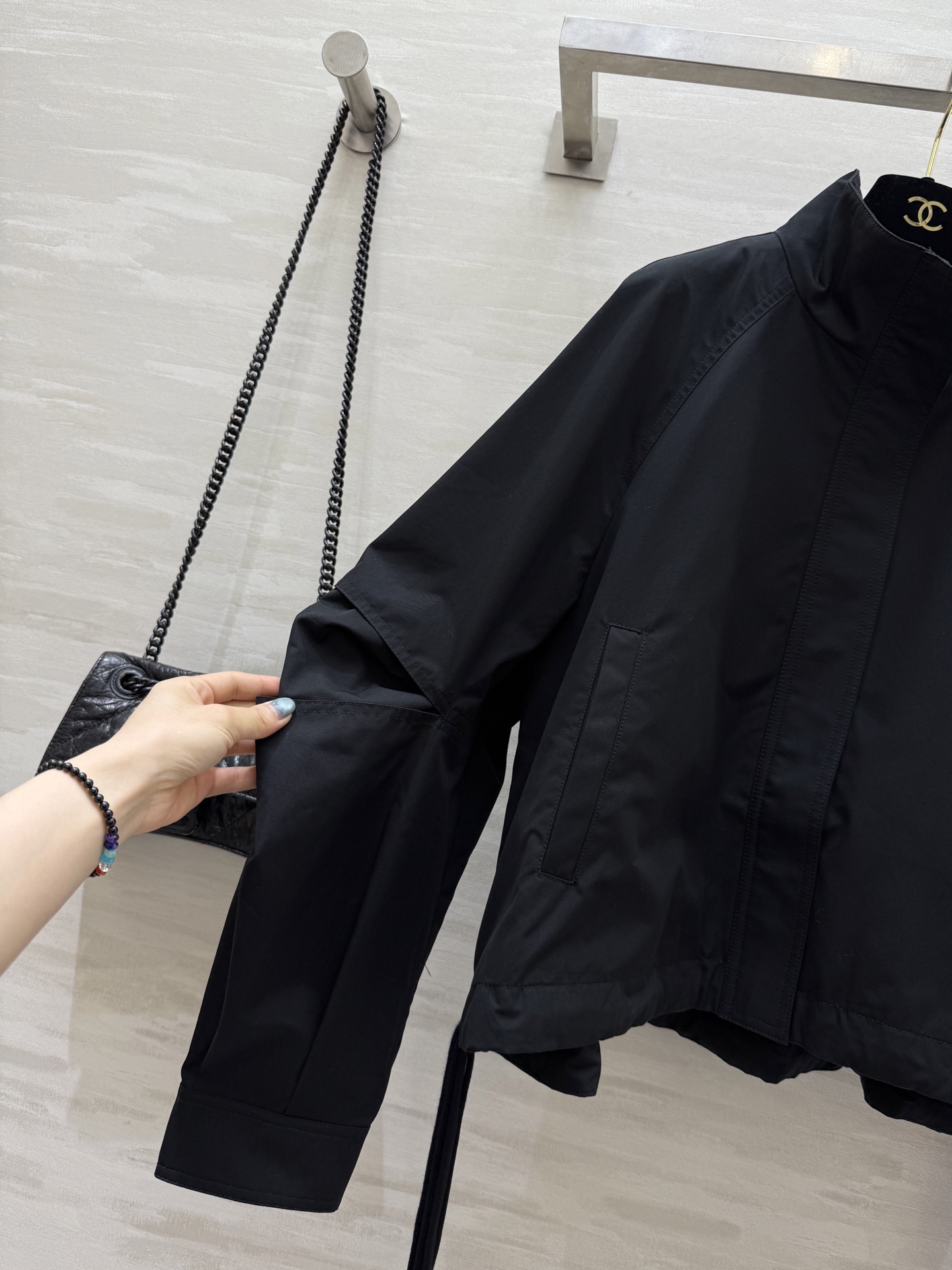 #Loew♡²⁵早秋新款 双抽绳立领冲锋衣外套 高品质定制 现货首发size：S/M/L/XL（M码胸围