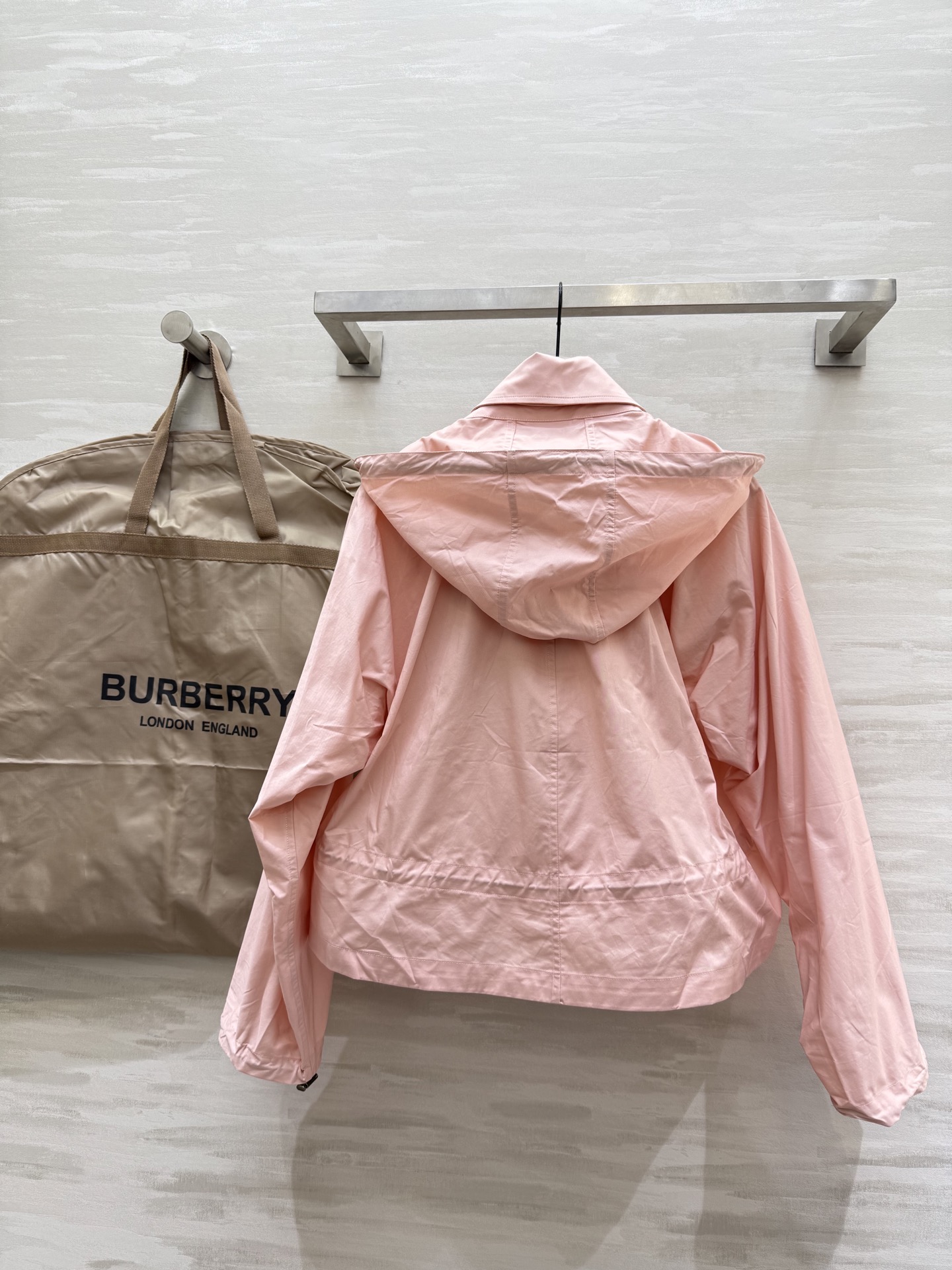 #Burberr♡²⁵早秋新款连帽夹克外套 入秋穿搭必备单品 高品质定制 现货首发size：S/M/L（