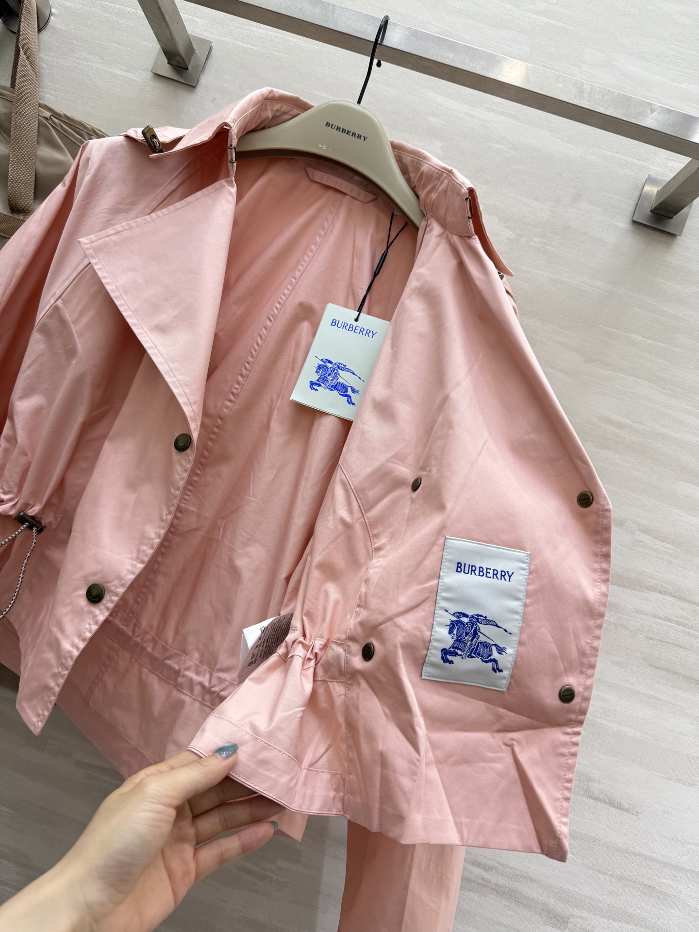 #Burberr♡²⁵早秋新款连帽夹克外套 入秋穿搭必备单品 高品质定制 现货首发size：S/M/L（