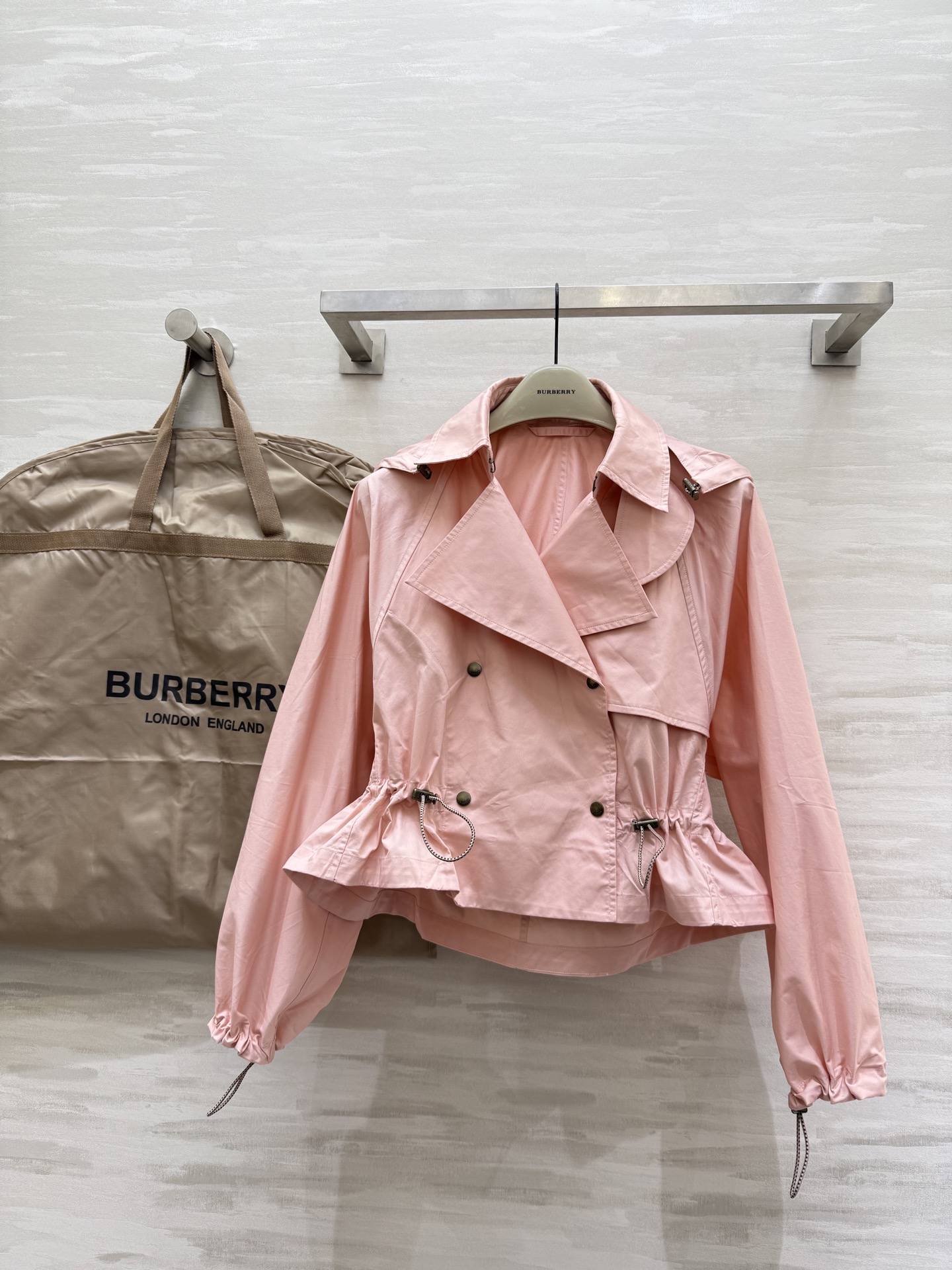 #Burberr♡²⁵早秋新款连帽夹克外套 入秋穿搭必备单品 高品质定制 现货首发size：S/M/L（