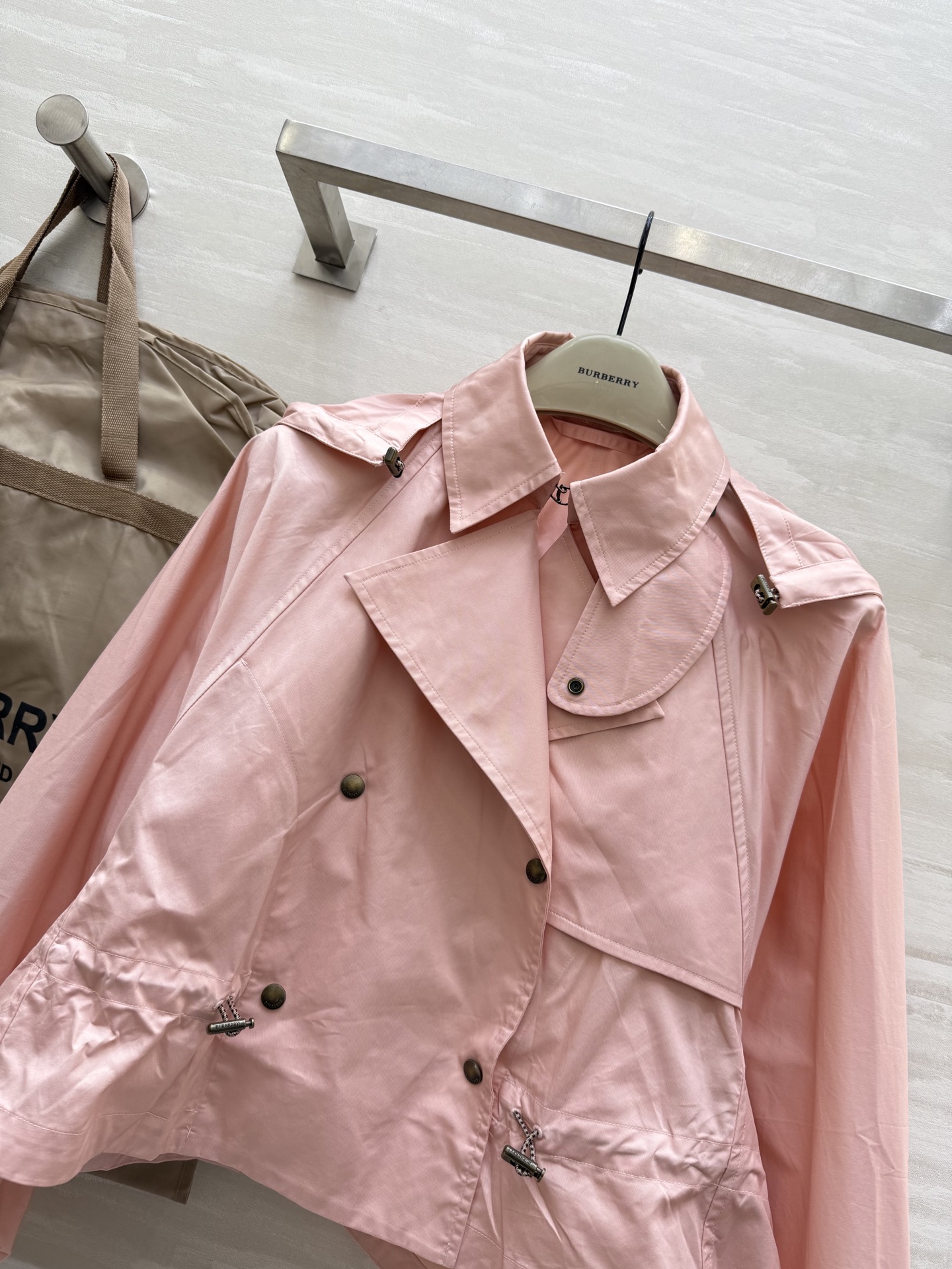 #Burberr♡²⁵早秋新款连帽夹克外套 入秋穿搭必备单品 高品质定制 现货首发size：S/M/L（