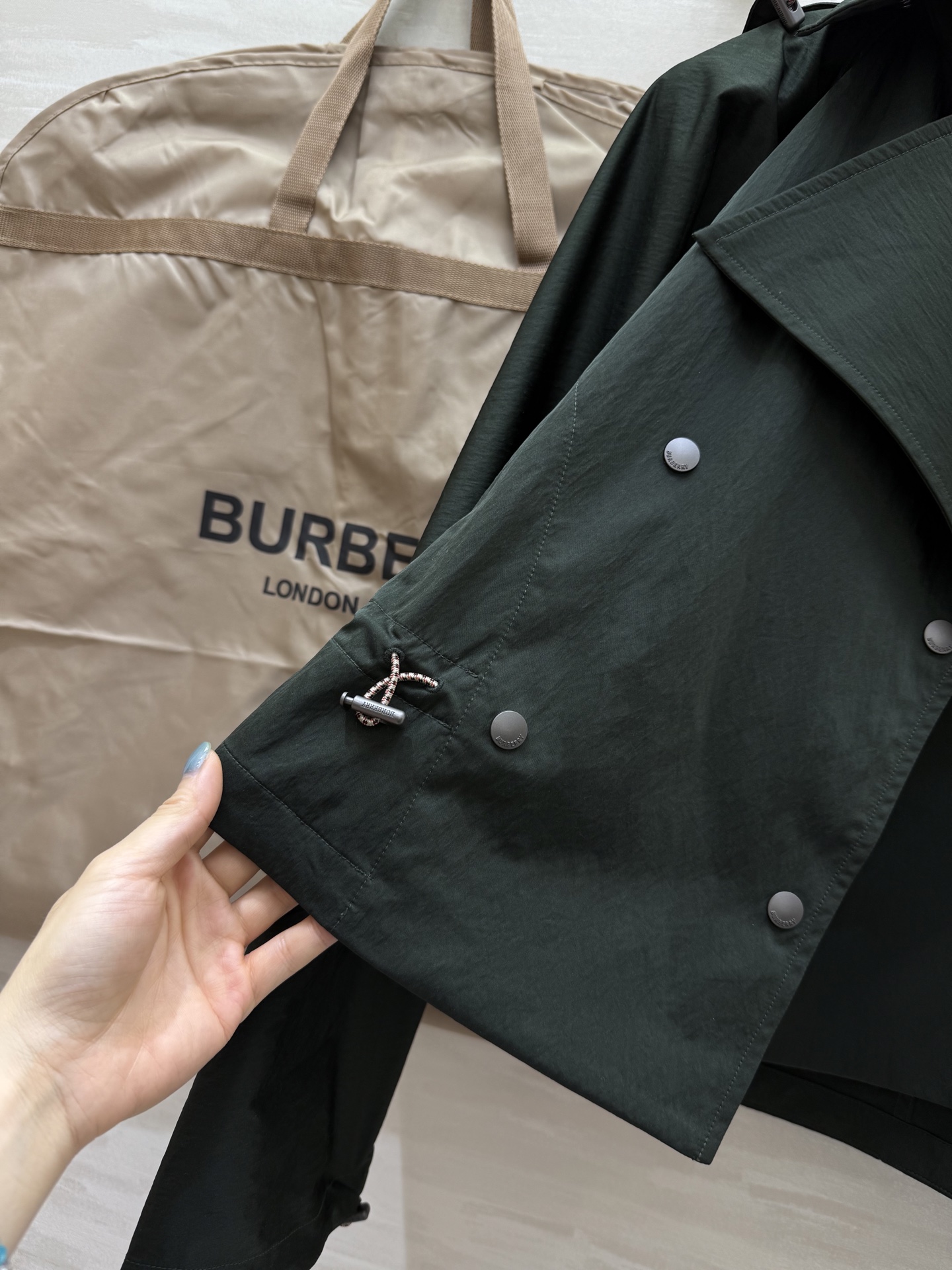 #Burberr♡²⁵早秋新款连帽夹克外套 入秋穿搭必备单品 高品质定制 现货首发size：S/M/L（
