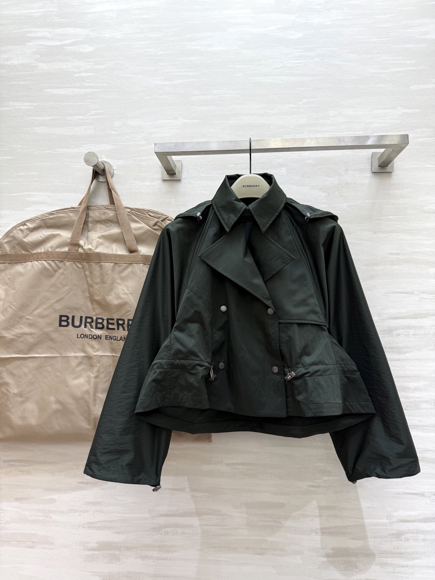 NO:533808,#Burberr new hooded jacket jacket in early autumn, essential items for autumn outfits, high-quality customization, spot first-time sizeS/M/L (M size bust 110, 52-58 length),,burberry, jackets & coats, jackets & coats,hats,alexander wang19860909#Burberr早秋新款连帽夹克外套 入秋穿搭必备单品 高品质定制 现货首发sizeS/M/L（M码胸围110,衣长52-58）,,burberry,jackets & coats,jackets & coats,hats,alexander wang,Women's clothing