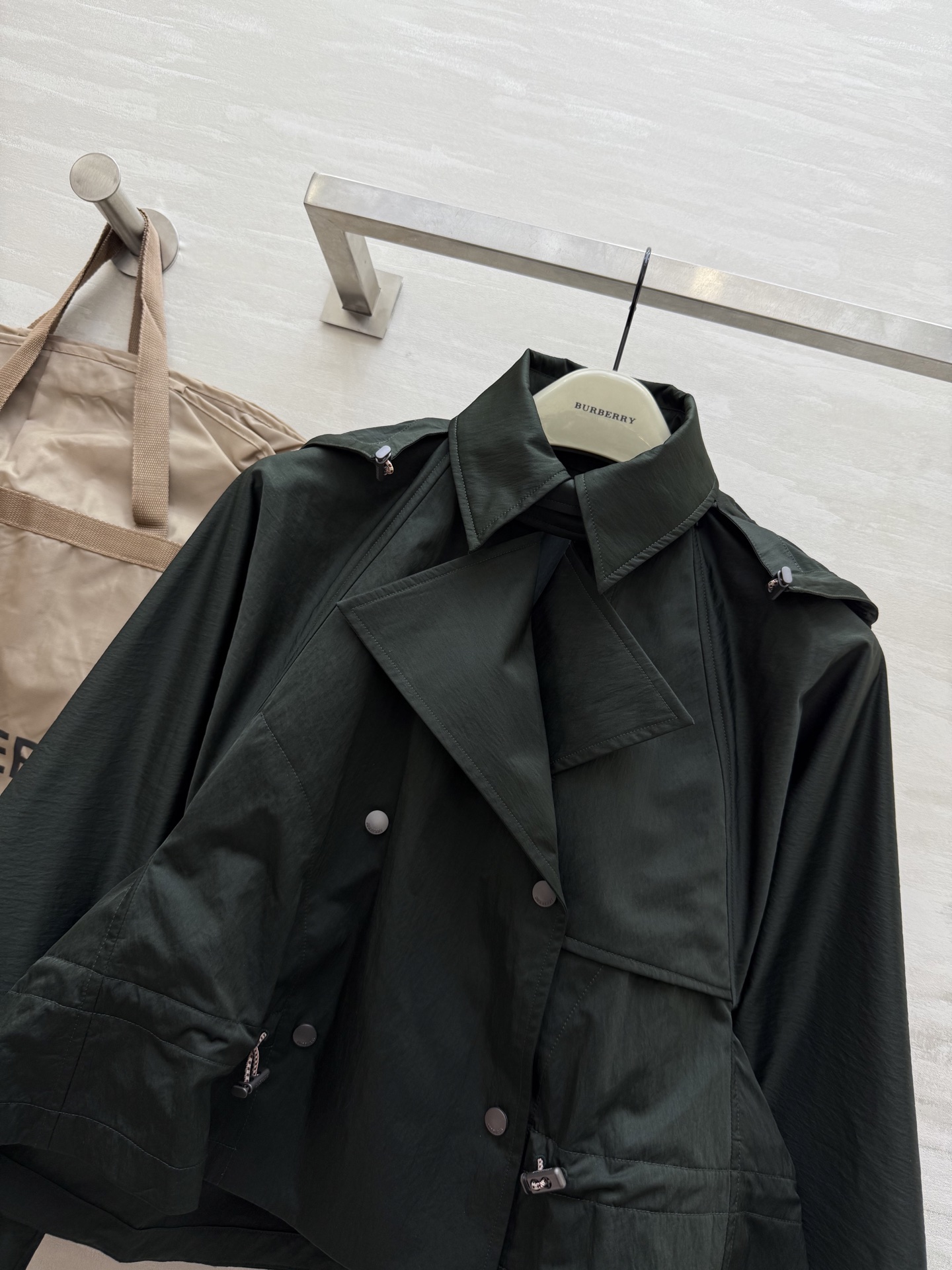 #Burberr♡²⁵早秋新款连帽夹克外套 入秋穿搭必备单品 高品质定制 现货首发size：S/M/L（