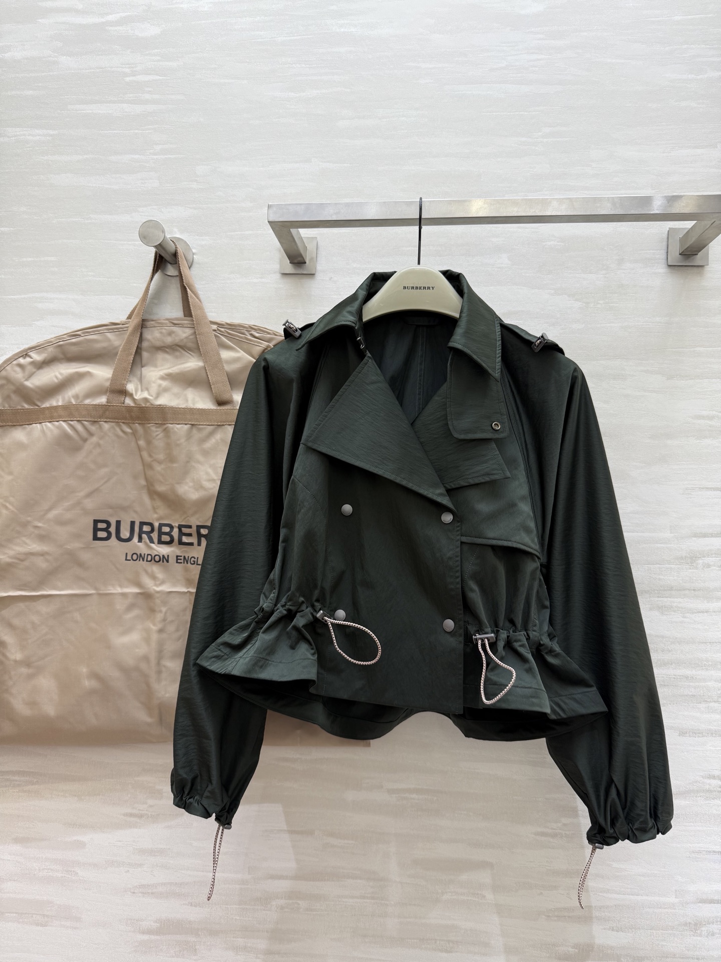 #Burberr♡²⁵早秋新款连帽夹克外套 入秋穿搭必备单品 高品质定制 现货首发size：S/M/L（