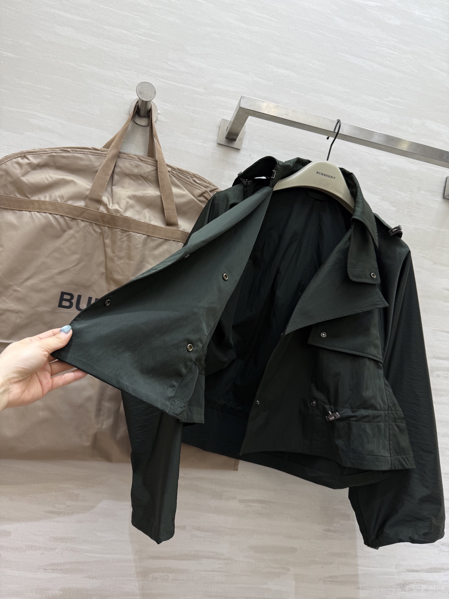 #Burberr♡²⁵早秋新款连帽夹克外套 入秋穿搭必备单品 高品质定制 现货首发size：S/M/L（