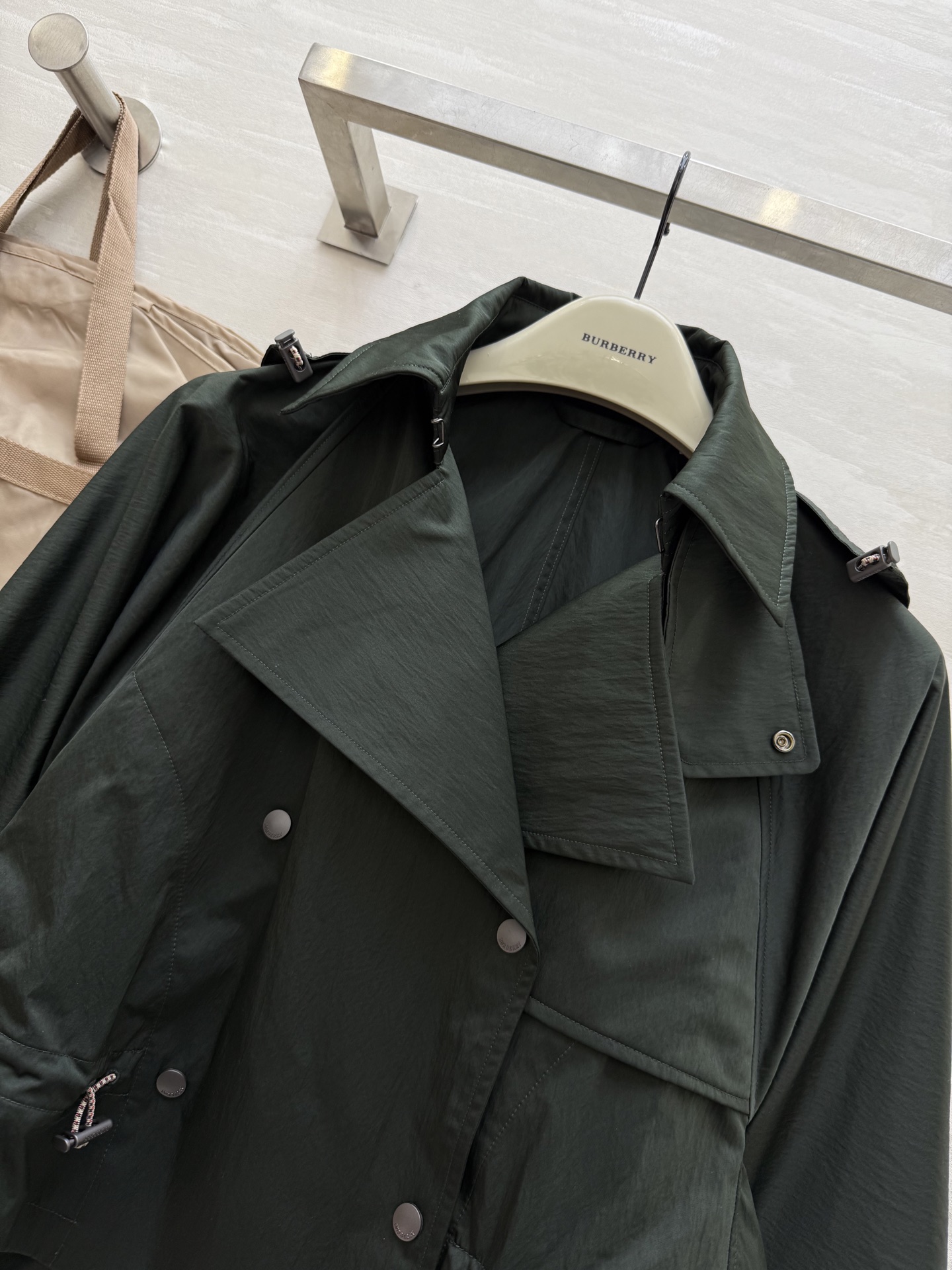 #Burberr♡²⁵早秋新款连帽夹克外套 入秋穿搭必备单品 高品质定制 现货首发size：S/M/L（