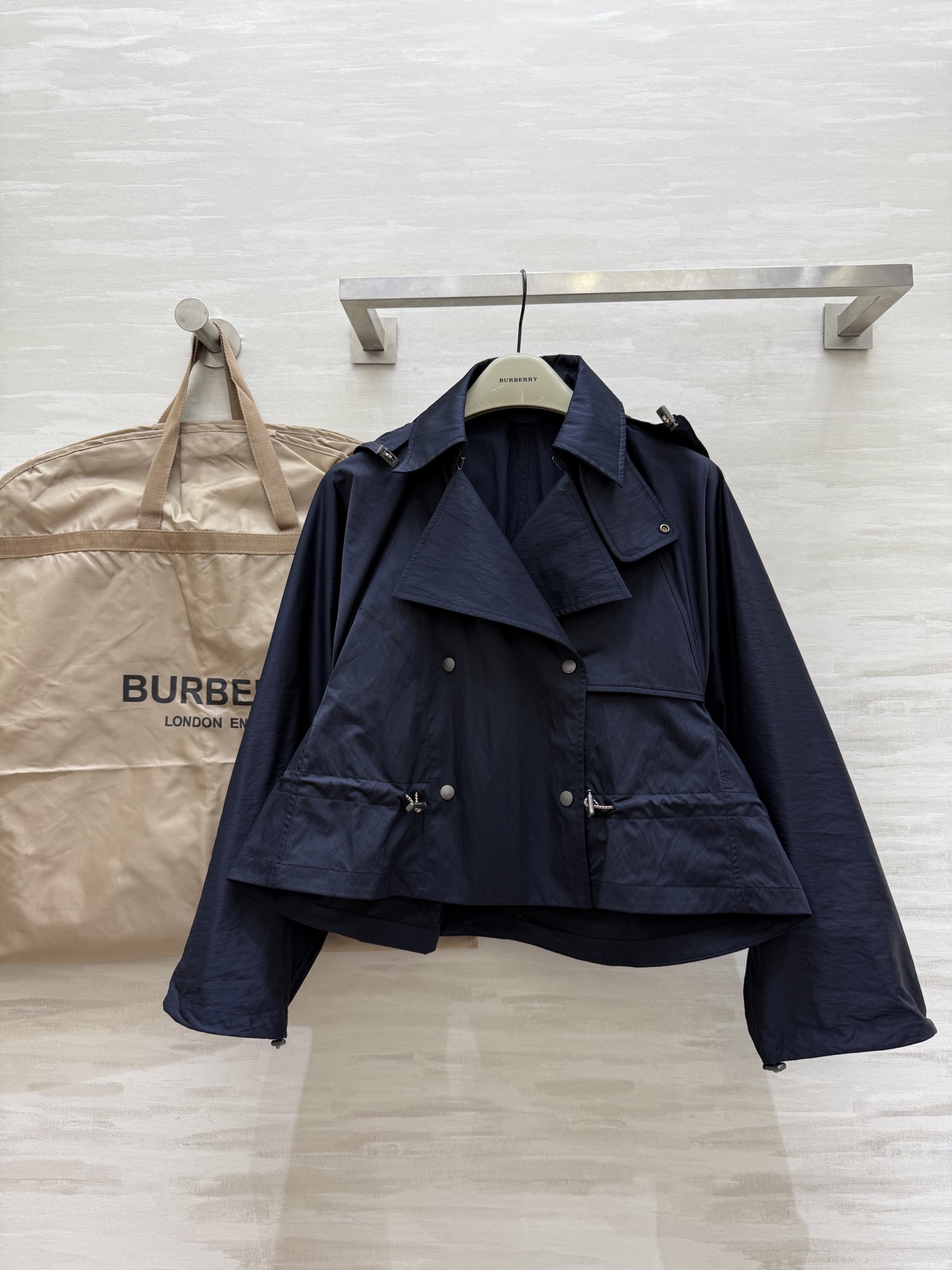 NO:533816,#Burberr early autumn new hooded jacket jacket essentials for autumn outfits High-quality customization Spot sizeS/M/L (M size bust 110, length 52-58), ,burberry, jackets & coats, jackets & coats,hats,alexander wang19860909#Burberr早秋新款连帽夹克外套 入秋穿搭必备单品 高品质定制 现货首发sizeS/M/L（M码胸围110,衣长52-58）,,burberry,jackets & coats,jackets & coats,hats,alexander wang,Women's clothing