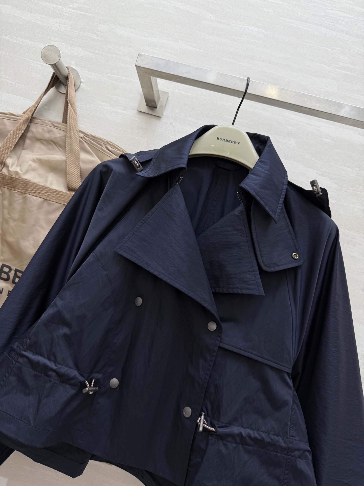 #Burberr♡²⁵早秋新款连帽夹克外套 入秋穿搭必备单品 高品质定制 现货首发size：S/M/L（