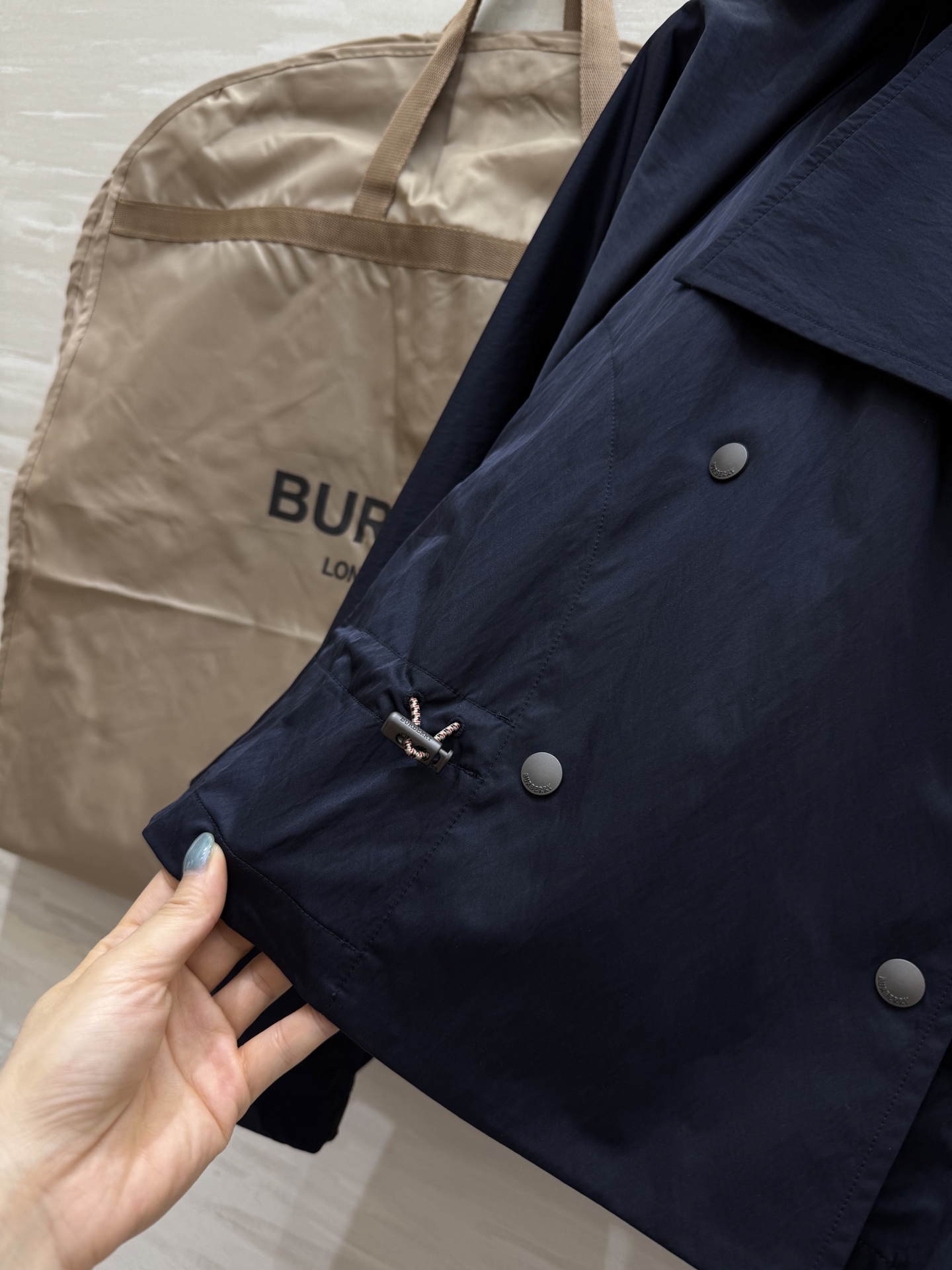 #Burberr♡²⁵早秋新款连帽夹克外套 入秋穿搭必备单品 高品质定制 现货首发size：S/M/L（