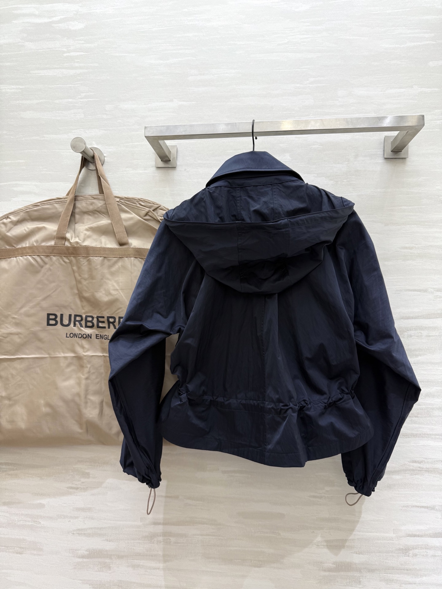 #Burberr♡²⁵早秋新款连帽夹克外套 入秋穿搭必备单品 高品质定制 现货首发size：S/M/L（