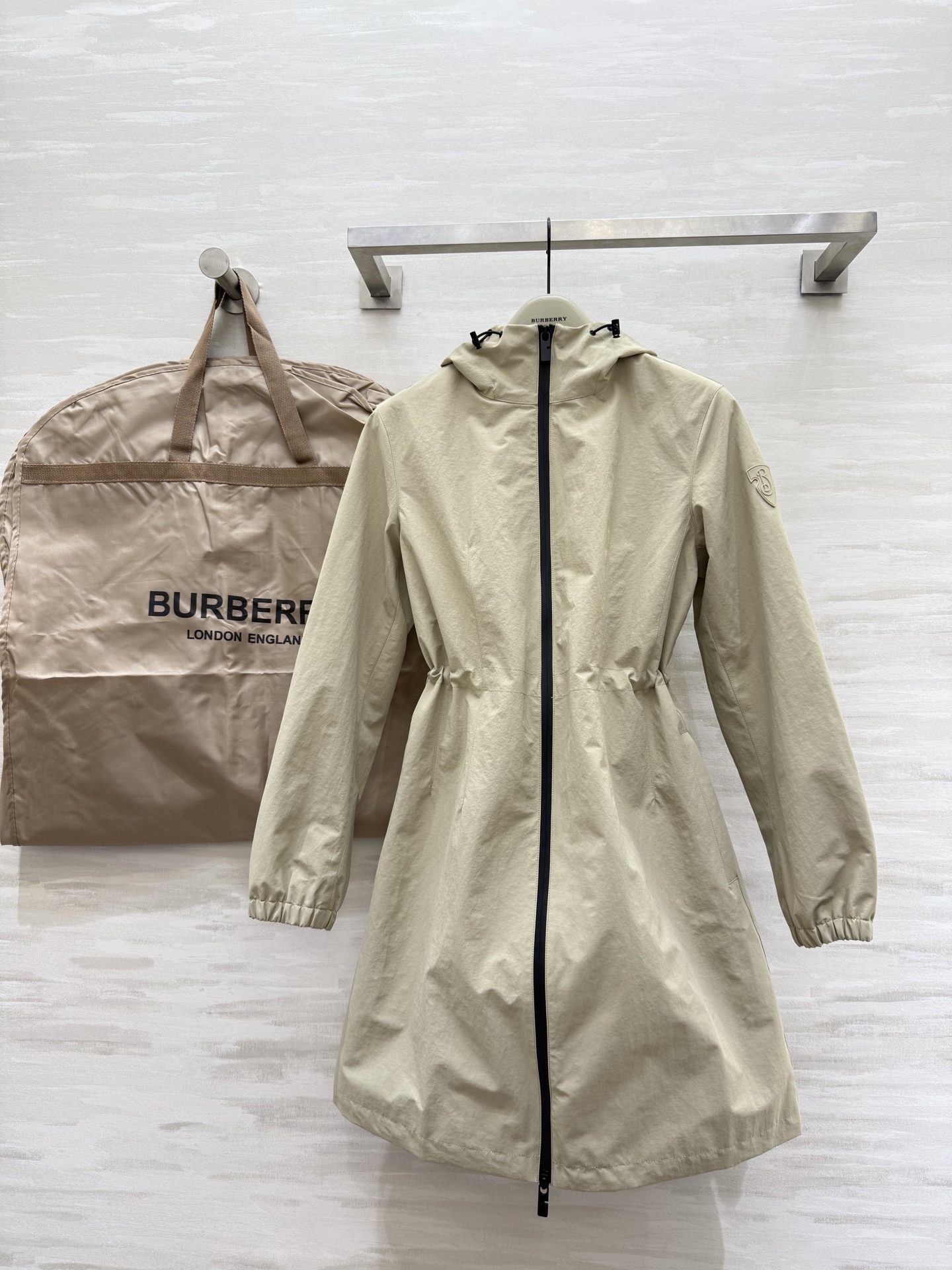 #Burberr♡²⁵秋冬新款 极简连帽收腰中长款外套 高品质定制 现货首发uk：4/6/8/10/12