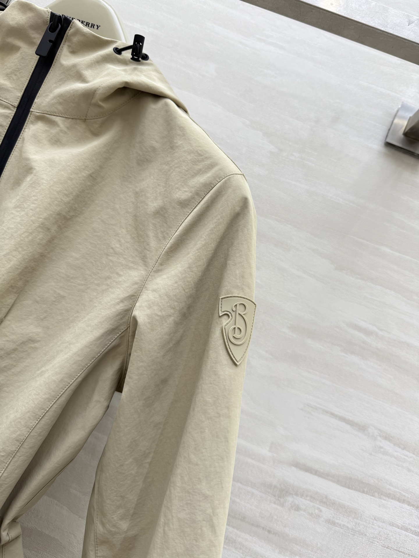 #Burberr♡²⁵秋冬新款 极简连帽收腰中长款外套 高品质定制 现货首发uk：4/6/8/10/12