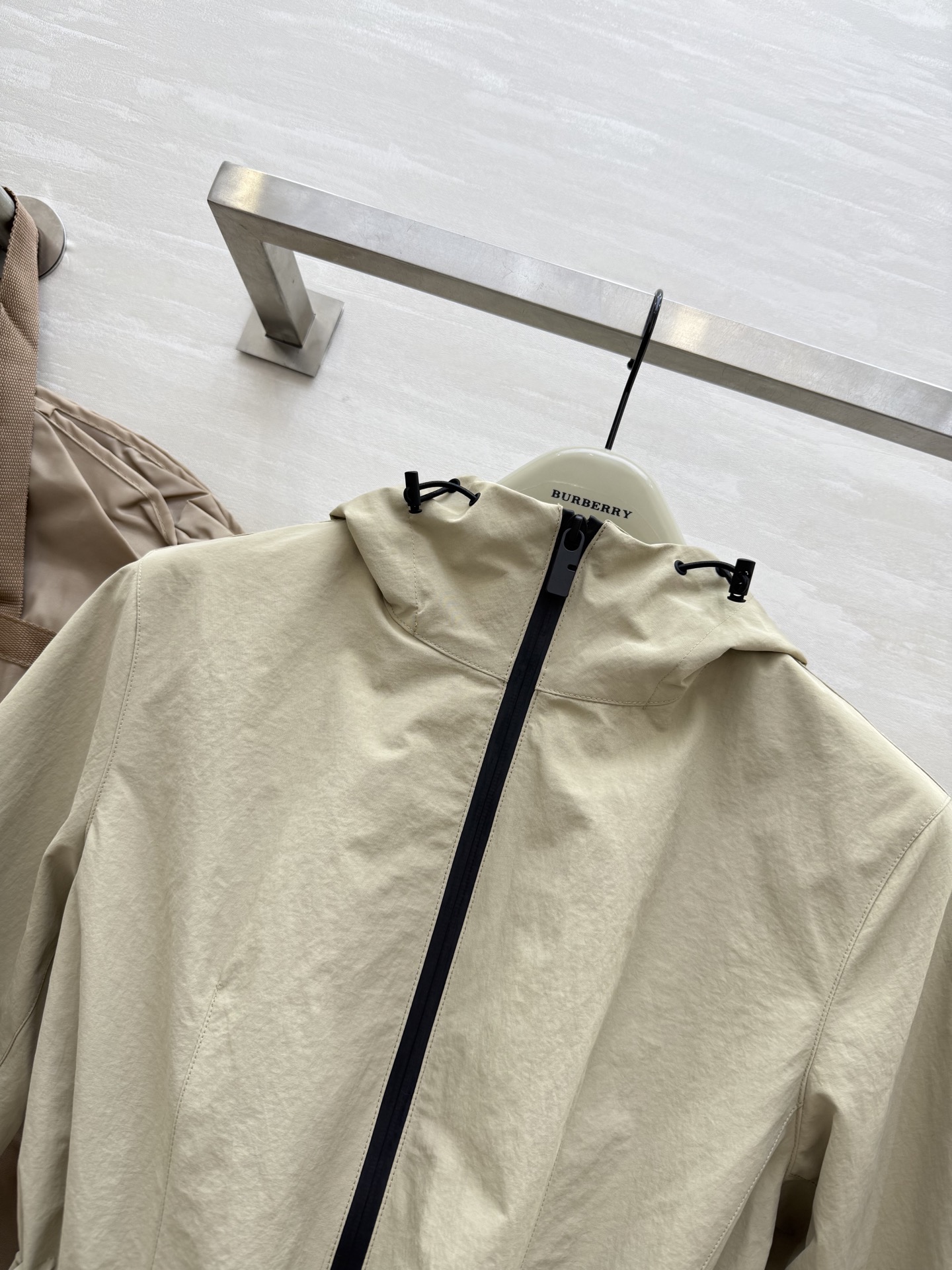 #Burberr♡²⁵秋冬新款 极简连帽收腰中长款外套 高品质定制 现货首发uk：4/6/8/10/12