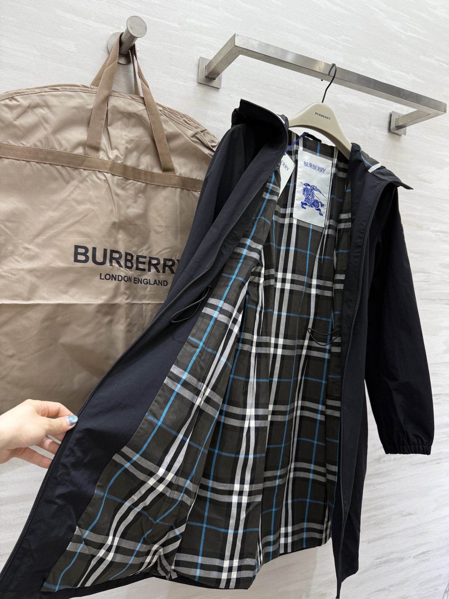 #Burberr♡²⁵秋冬新款 极简连帽收腰中长款外套 高品质定制 现货首发uk：4/6/8/10/12