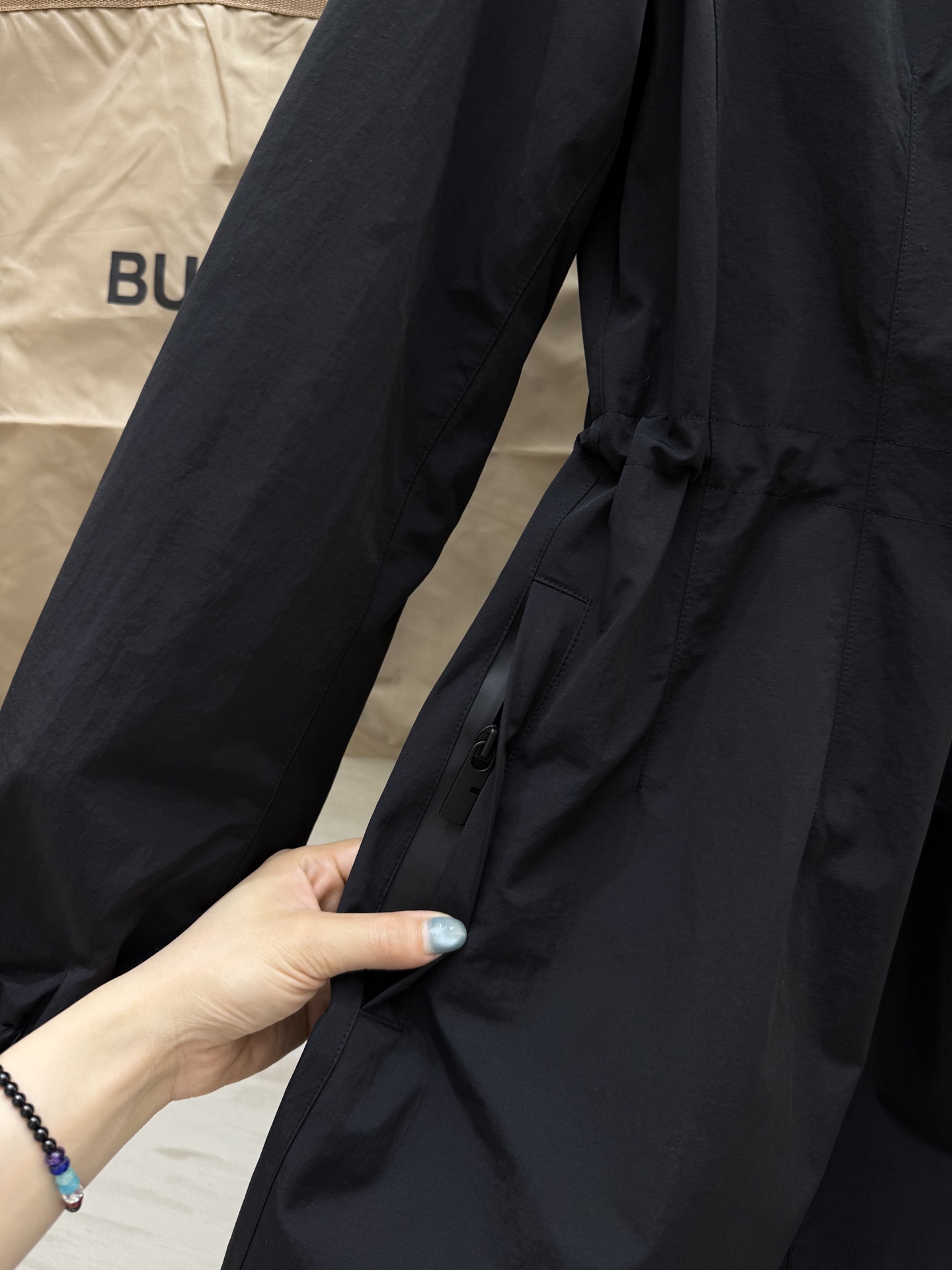 #Burberr♡²⁵秋冬新款 极简连帽收腰中长款外套 高品质定制 现货首发uk：4/6/8/10/12