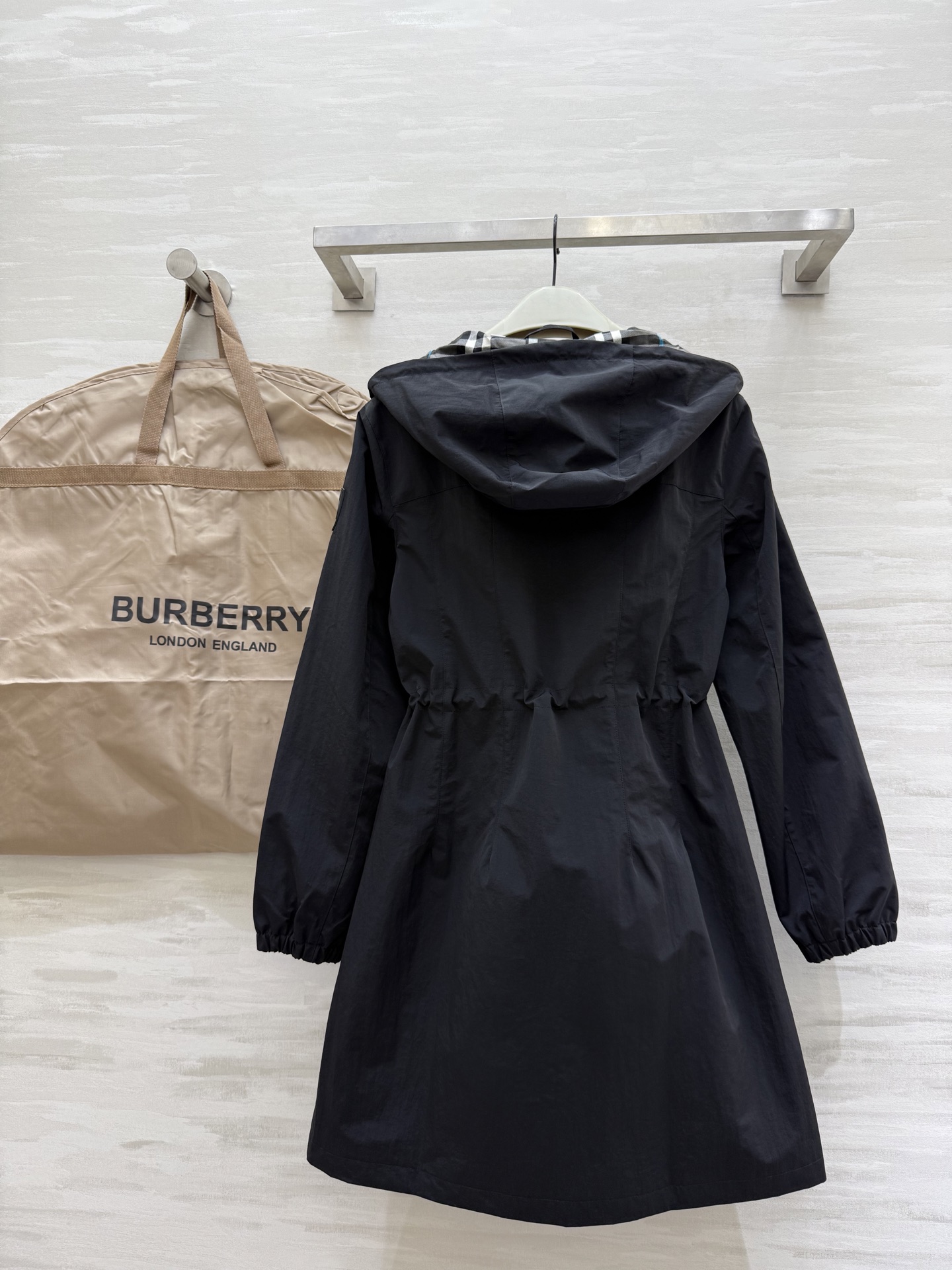 #Burberr♡²⁵秋冬新款 极简连帽收腰中长款外套 高品质定制 现货首发uk：4/6/8/10/12