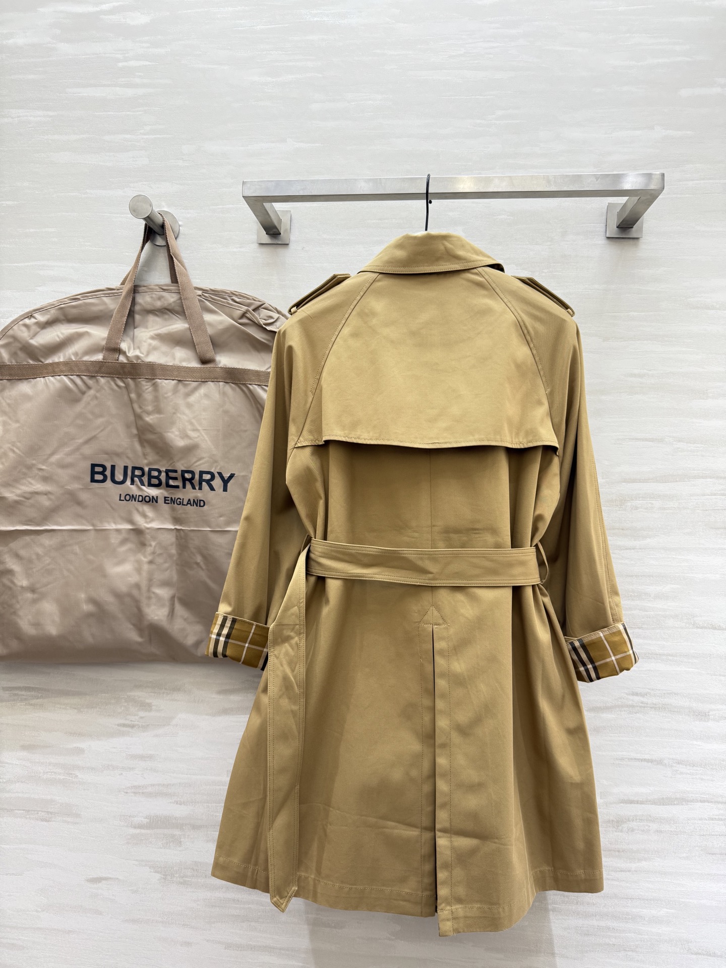 #Burberr♡²⁵秋冬新款 双排扣风衣外套 英伦风格纹点缀 立体剪裁版型上身飒爽帅气 高品质定制 现