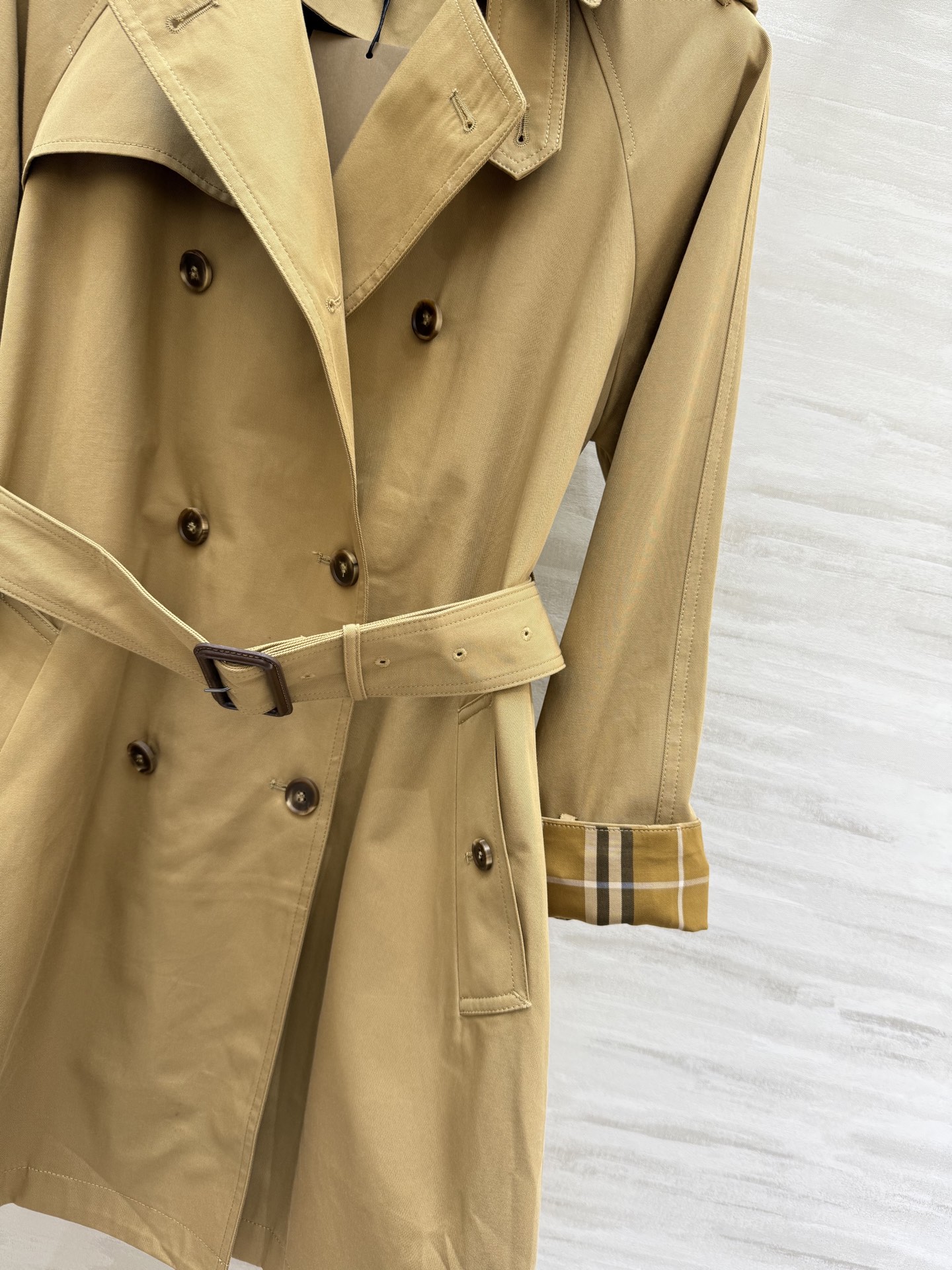 #Burberr♡²⁵秋冬新款 双排扣风衣外套 英伦风格纹点缀 立体剪裁版型上身飒爽帅气 高品质定制 现