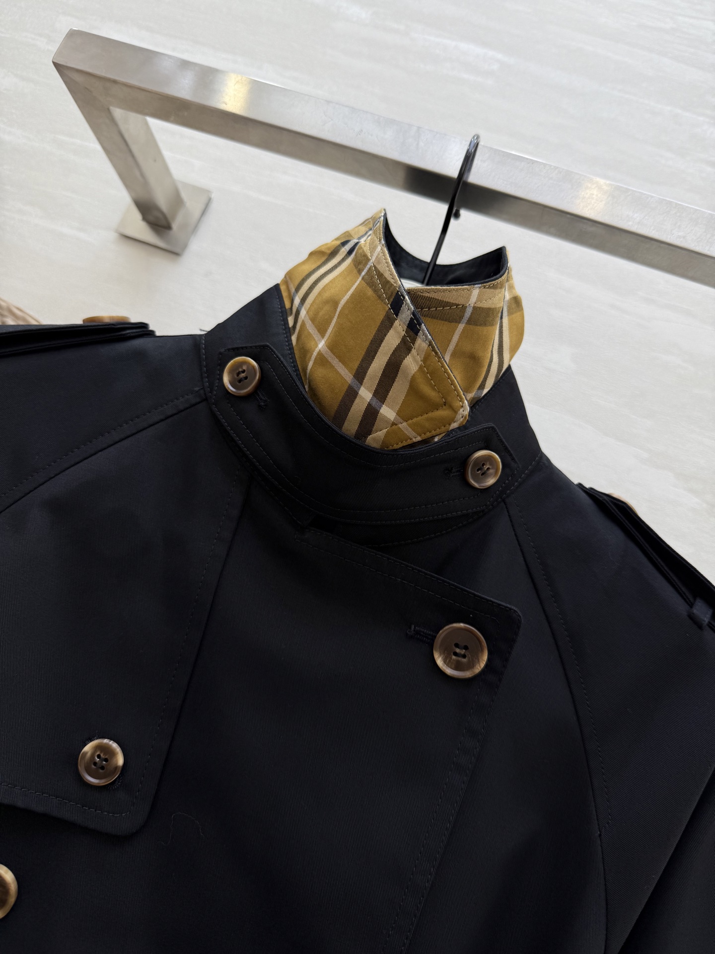 #Burberr♡²⁵秋冬新款 双排扣风衣外套 英伦风格纹点缀 立体剪裁版型上身飒爽帅气 高品质定制 现