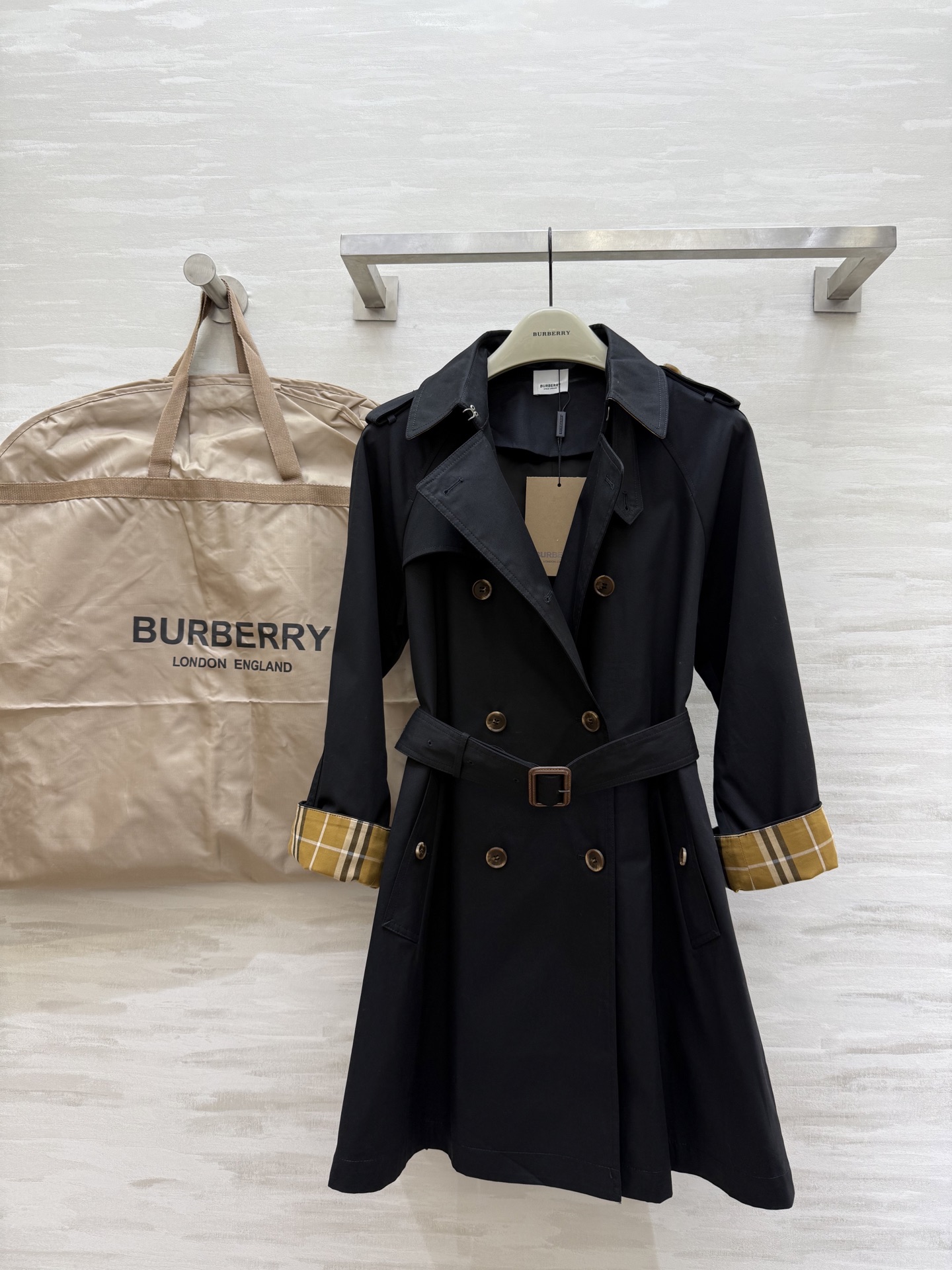 #Burberr♡²⁵秋冬新款 双排扣风衣外套 英伦风格纹点缀 立体剪裁版型上身飒爽帅气 高品质定制 现