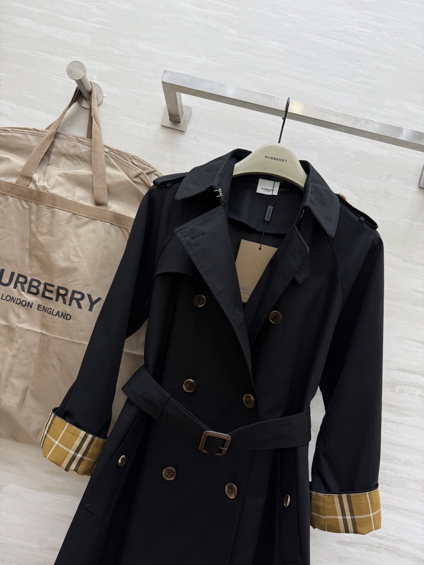 #Burberr♡²⁵秋冬新款 双排扣风衣外套 英伦风格纹点缀 立体剪裁版型上身飒爽帅气 高品质定制 现