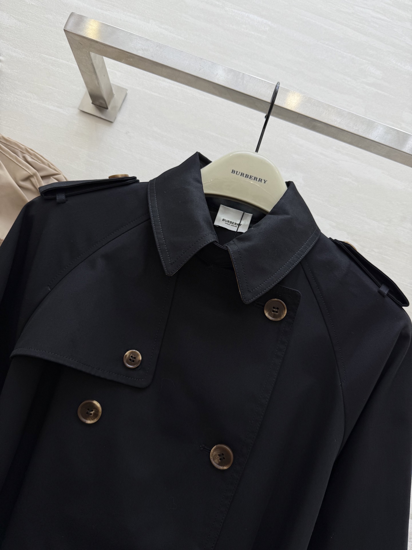 #Burberr♡²⁵秋冬新款 双排扣风衣外套 英伦风格纹点缀 立体剪裁版型上身飒爽帅气 高品质定制 现