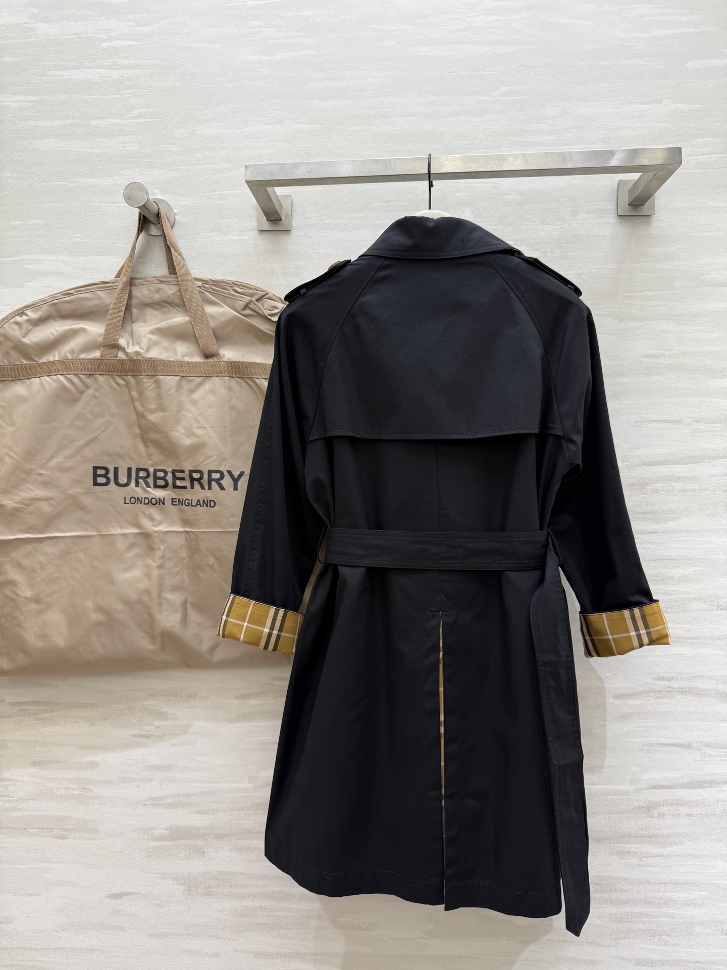 #Burberr♡²⁵秋冬新款 双排扣风衣外套 英伦风格纹点缀 立体剪裁版型上身飒爽帅气 高品质定制 现