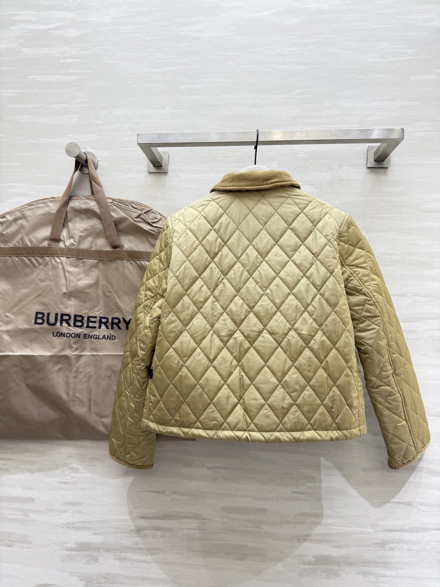 #Burberr♡²⁵秋冬新款 菱格棉服 高品质定制 现货首发 size：S/M/L/XL/XXL（M码