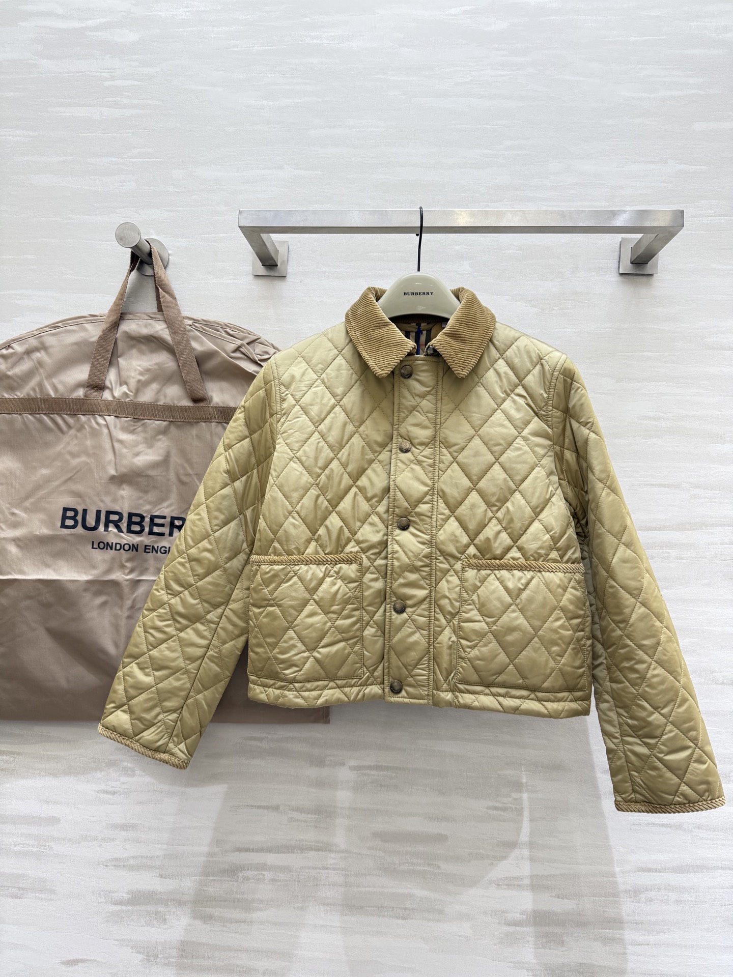 NO:533805,#Burberr new autumn and winter diamond cotton jacket high quality customization spot first sizeS/M/L/XL/XXL (M size shoulder width 39, bust 100, length 53), burberry, alexander wang19860909#Burberr秋冬新款 菱格棉服 高品质定制 现货首发 sizeS/M/L/XL/XXL（M码肩宽39,胸围100,衣长53）,,burberry,alexander wang,Women's clothing