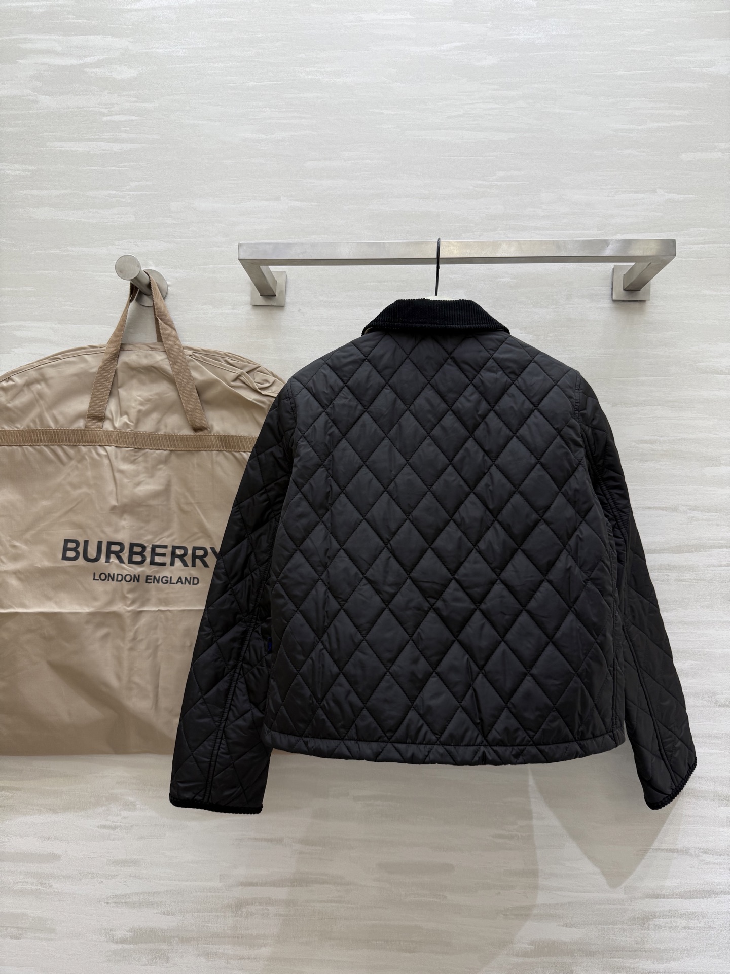 #Burberr♡²⁵秋冬新款 菱格棉服 高品质定制 现货首发 size：S/M/L/XL/XXL（M码