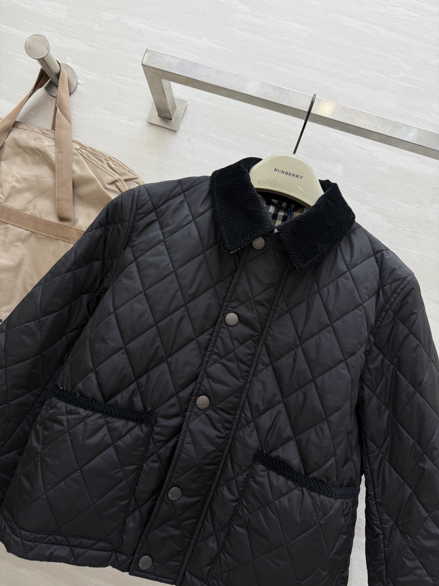 #Burberr♡²⁵秋冬新款 菱格棉服 高品质定制 现货首发 size：S/M/L/XL/XXL（M码