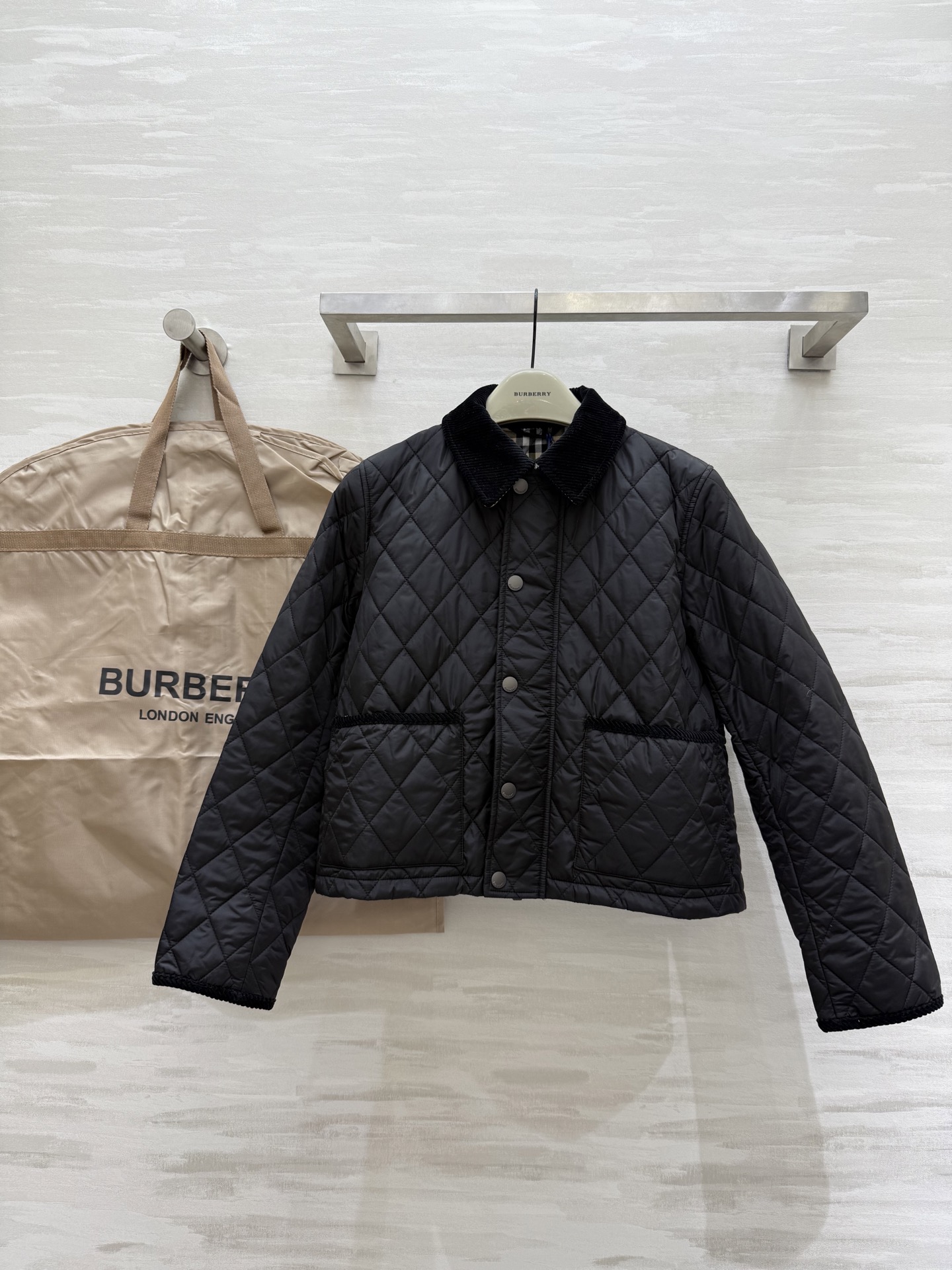 NO:533814,#Burberr new autumn and winter diamond cotton jacket high quality customization spot first sizeS/M/L/XL/XXL (M size shoulder width 39, bust 100, length 53), burberry, alexander wang19860909#Burberr秋冬新款 菱格棉服 高品质定制 现货首发 sizeS/M/L/XL/XXL（M码肩宽39,胸围100,衣长53）,,burberry,alexander wang,Women's clothing