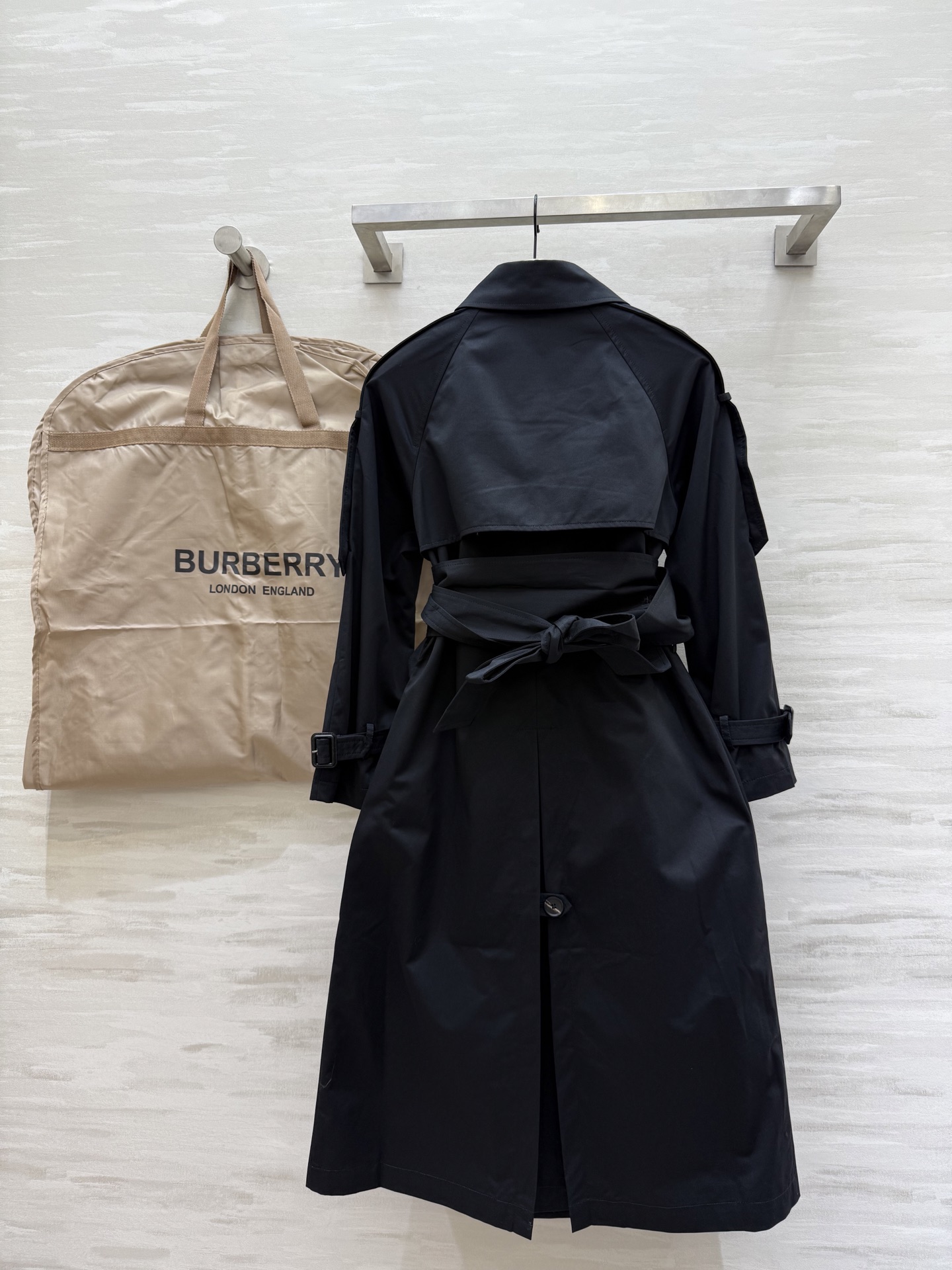 #Burberr♡²⁵早秋新款 重磅复古双排扣 挺括廓形姐系风衣外套 腰部腰封式腰带大气有气场 立体剪裁