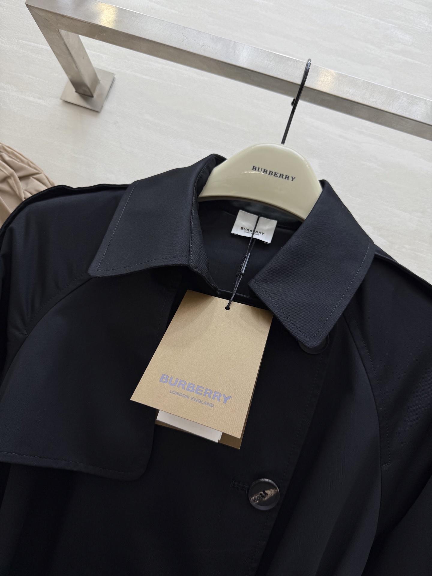 #Burberr♡²⁵早秋新款 重磅复古双排扣 挺括廓形姐系风衣外套 腰部腰封式腰带大气有气场 立体剪裁