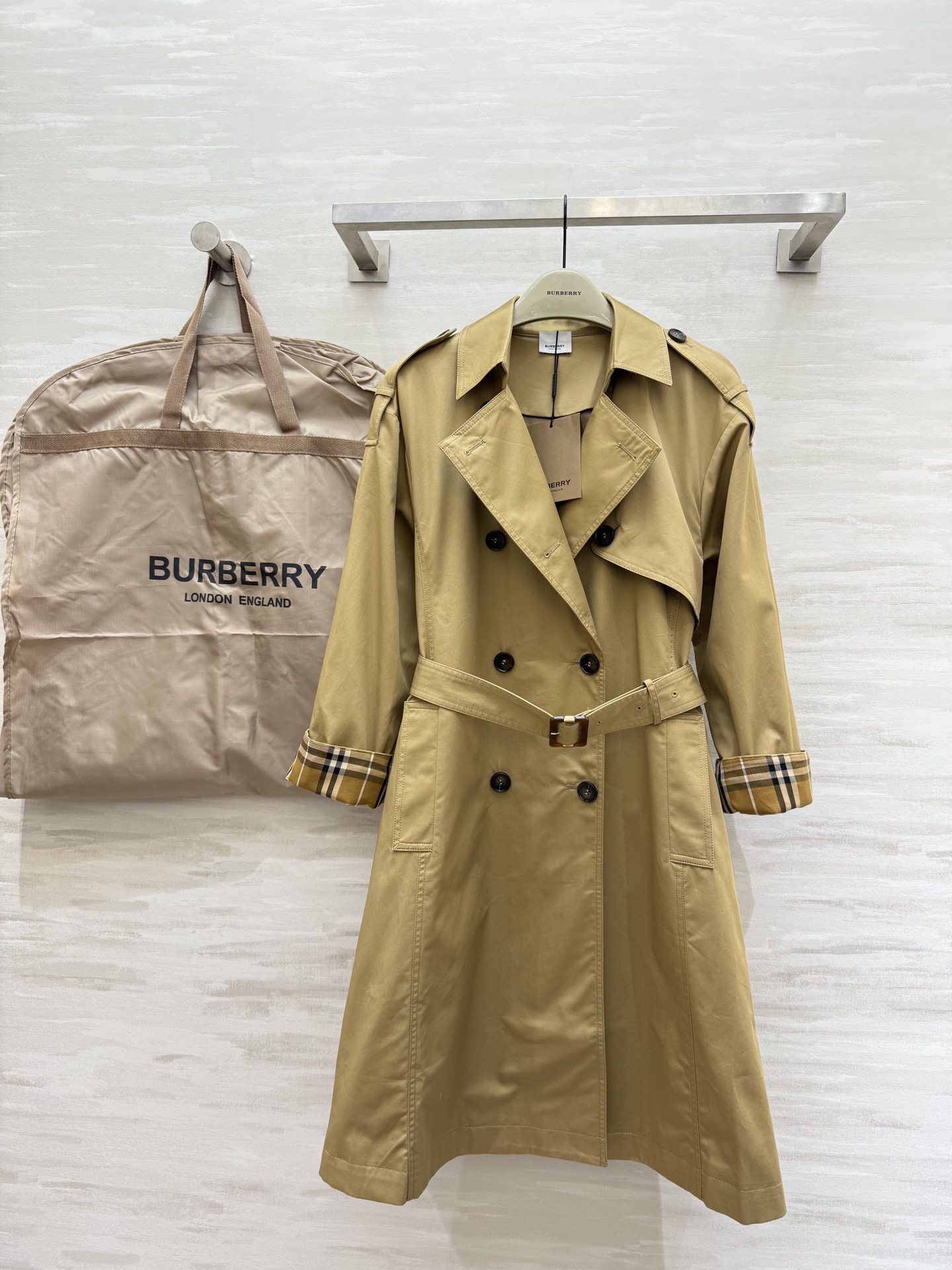 #Burberr♡²⁵英伦风双排扣风衣外套 高品质定制 现货首发size：S/M/L（M码肩宽：45，胸