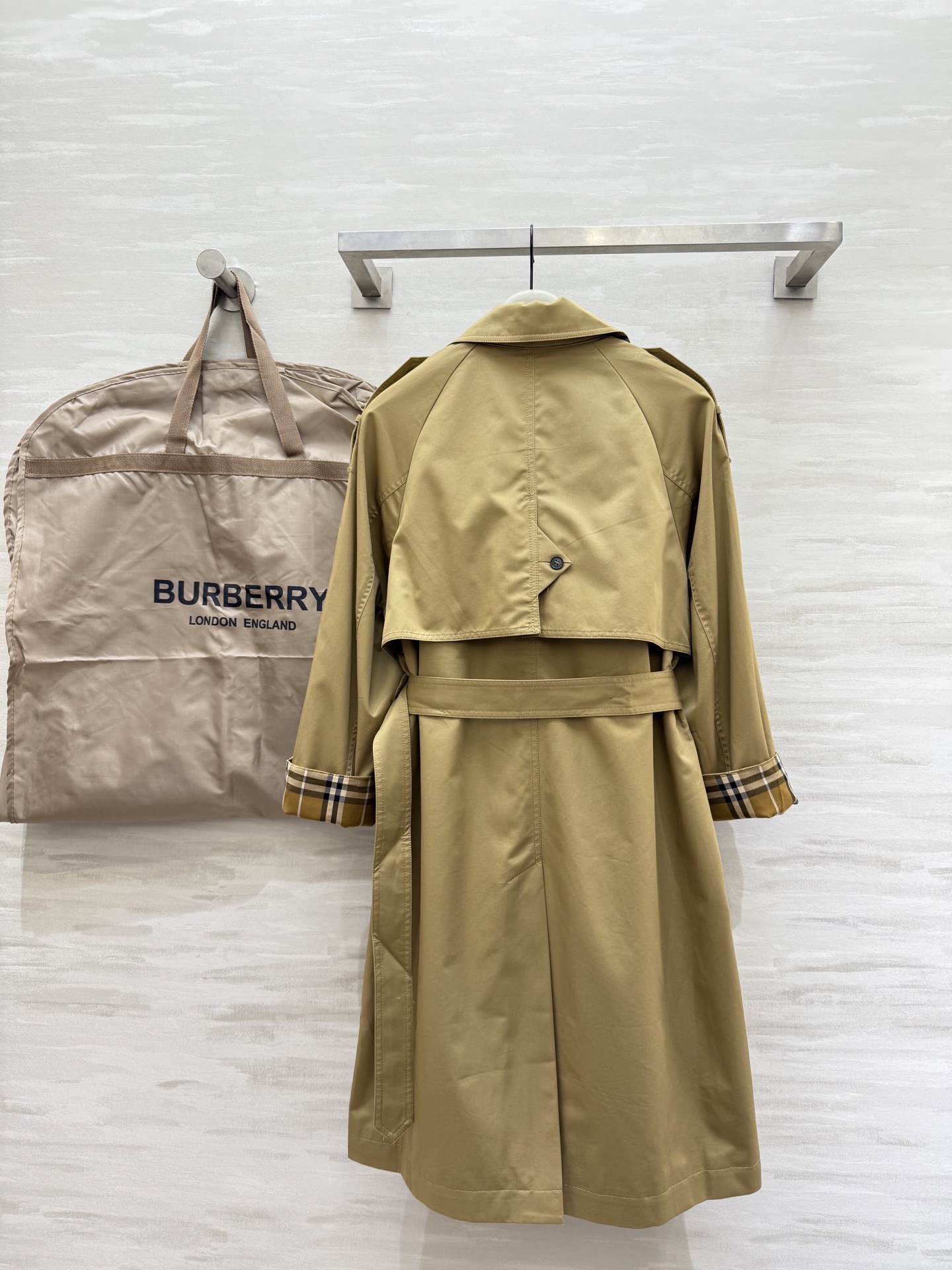 #Burberr♡²⁵英伦风双排扣风衣外套 高品质定制 现货首发size：S/M/L（M码肩宽：45，胸