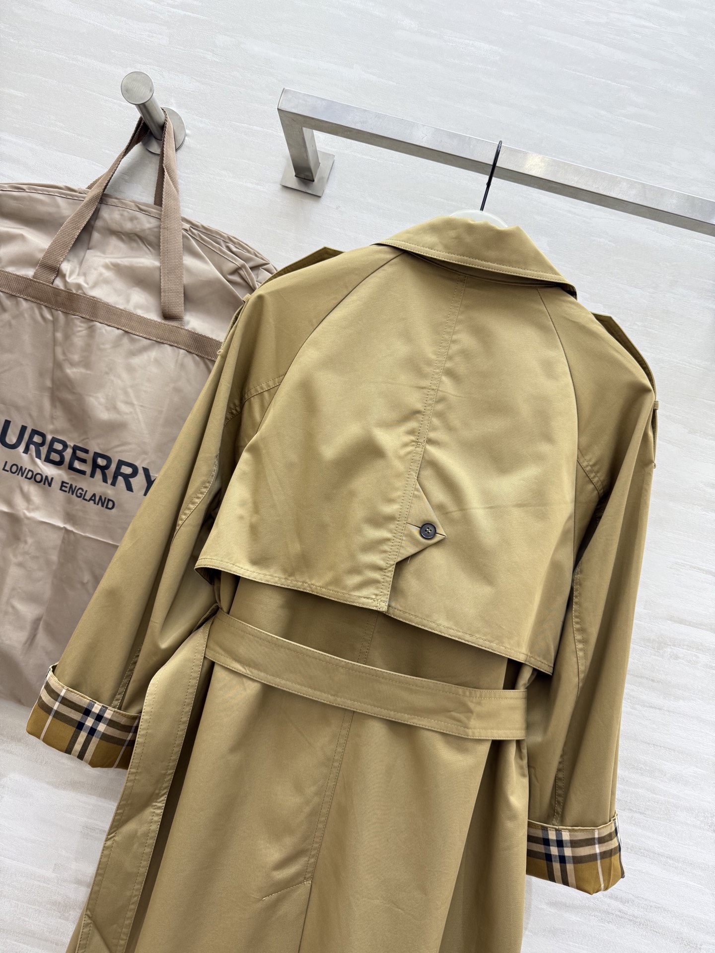 #Burberr♡²⁵英伦风双排扣风衣外套 高品质定制 现货首发size：S/M/L（M码肩宽：45，胸