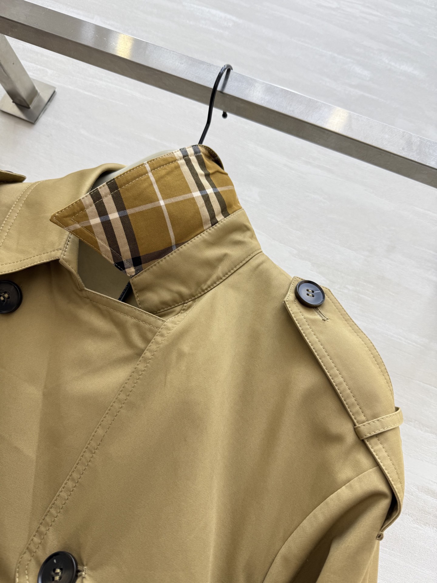 #Burberr♡²⁵英伦风双排扣风衣外套 高品质定制 现货首发size：S/M/L（M码肩宽：45，胸