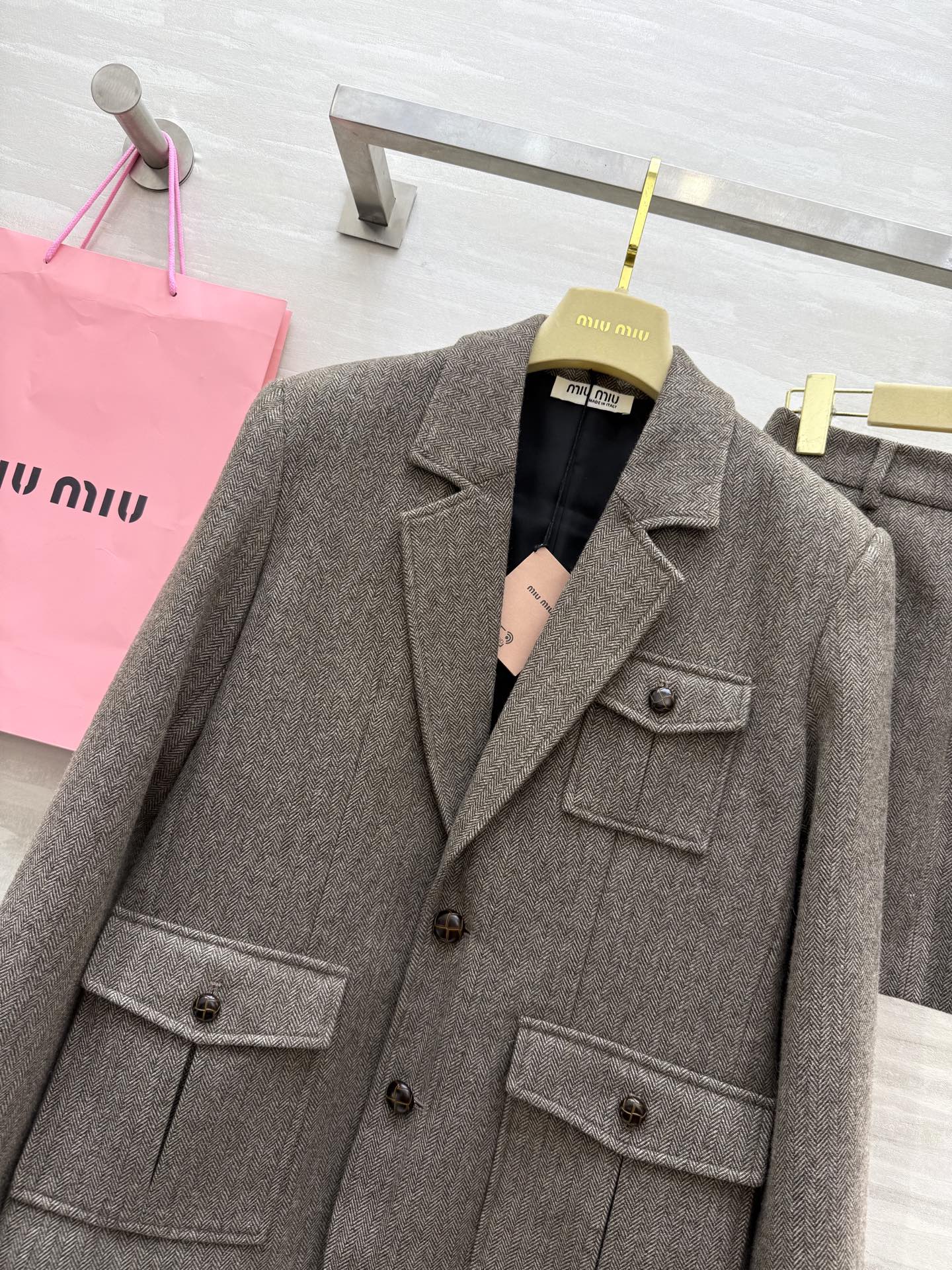 #Miumi♡²⁵秋冬新款 羊毛人字纹西装套装 定制羊毛人字纹面料 立体剪裁版型 高品质 分开发售 si